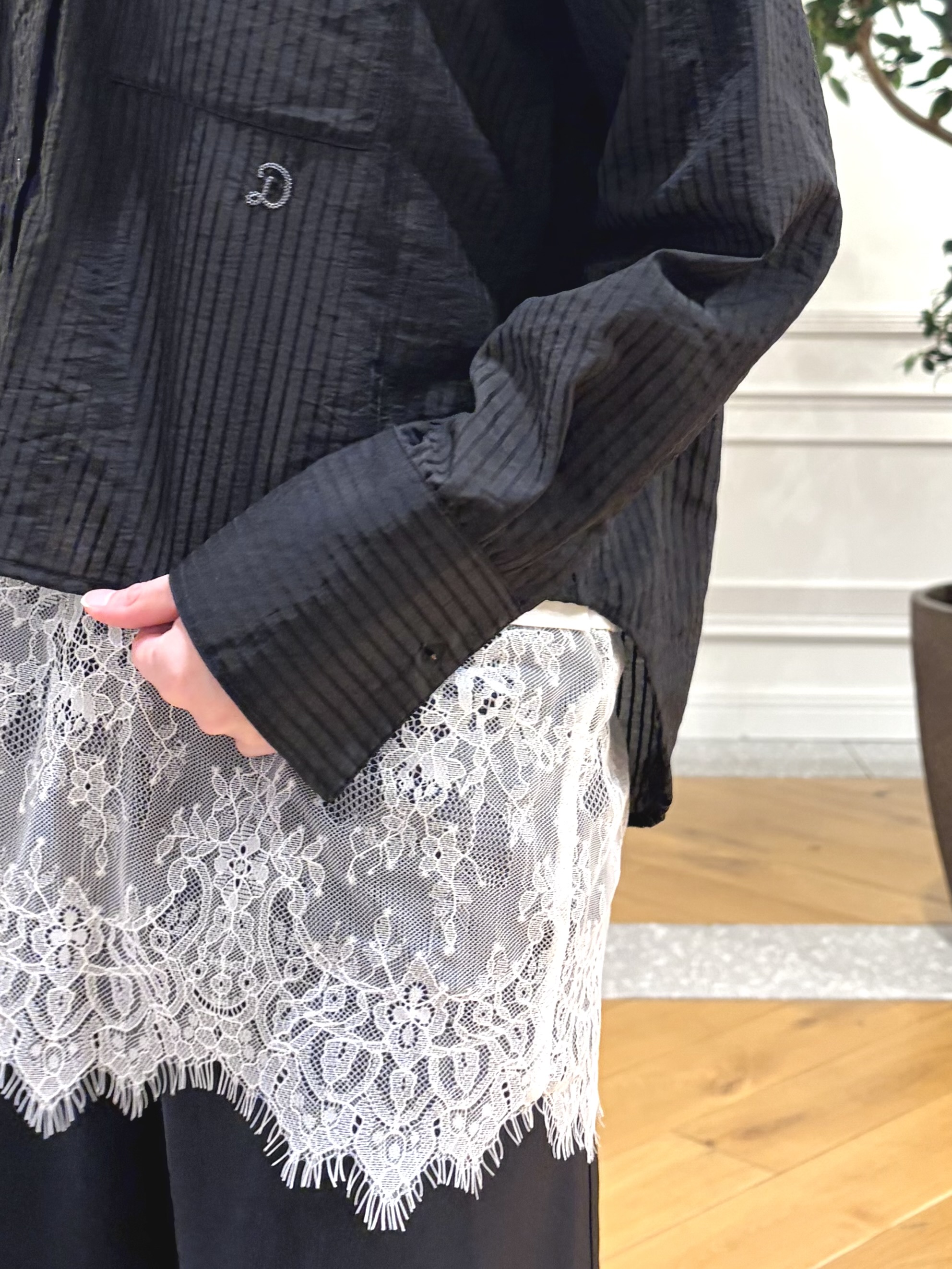 pupiさんの「DRESSTERIOR｜シアーストライプクロップドシャツ」を使ったコーディネート