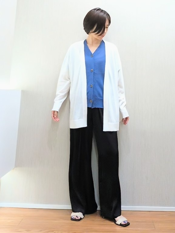 ミズタさんの「UNTITLED｜【洗える/清涼感】ドライタッチスリーブレスカーディガン」を使ったコーディネート