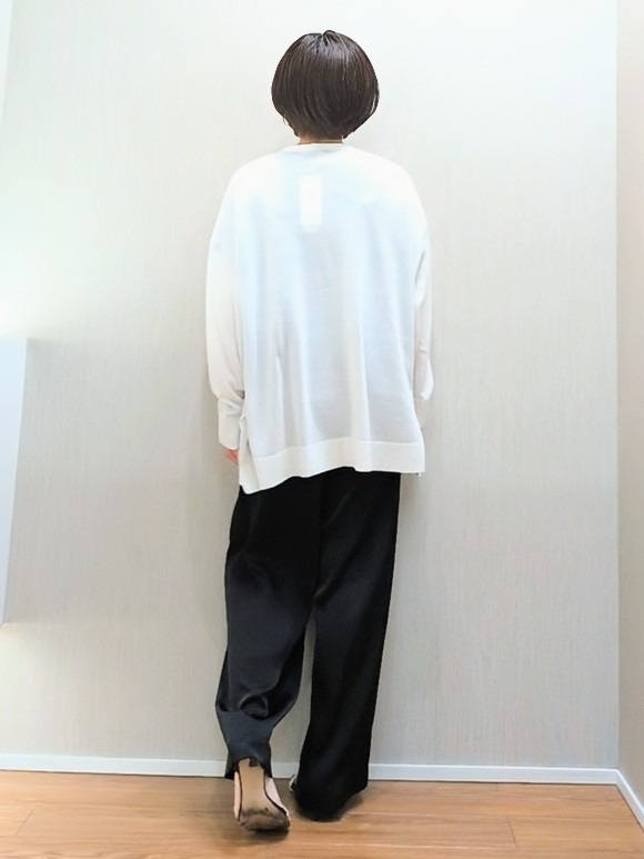 ミズタさんの「UNTITLED｜【洗える/清涼感】ドライタッチスリーブレスカーディガン」を使ったコーディネート