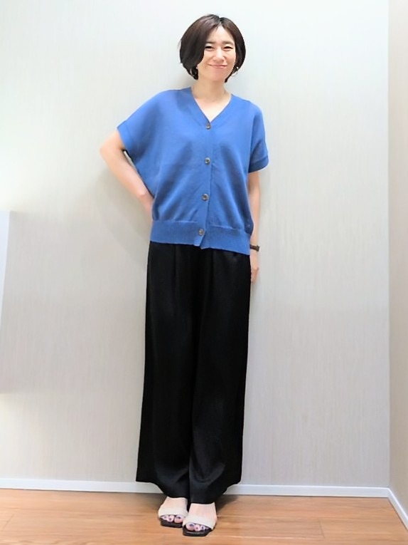 ミズタさんの「UNTITLED｜【洗える/清涼感】ドライタッチスリーブレスカーディガン」を使ったコーディネート