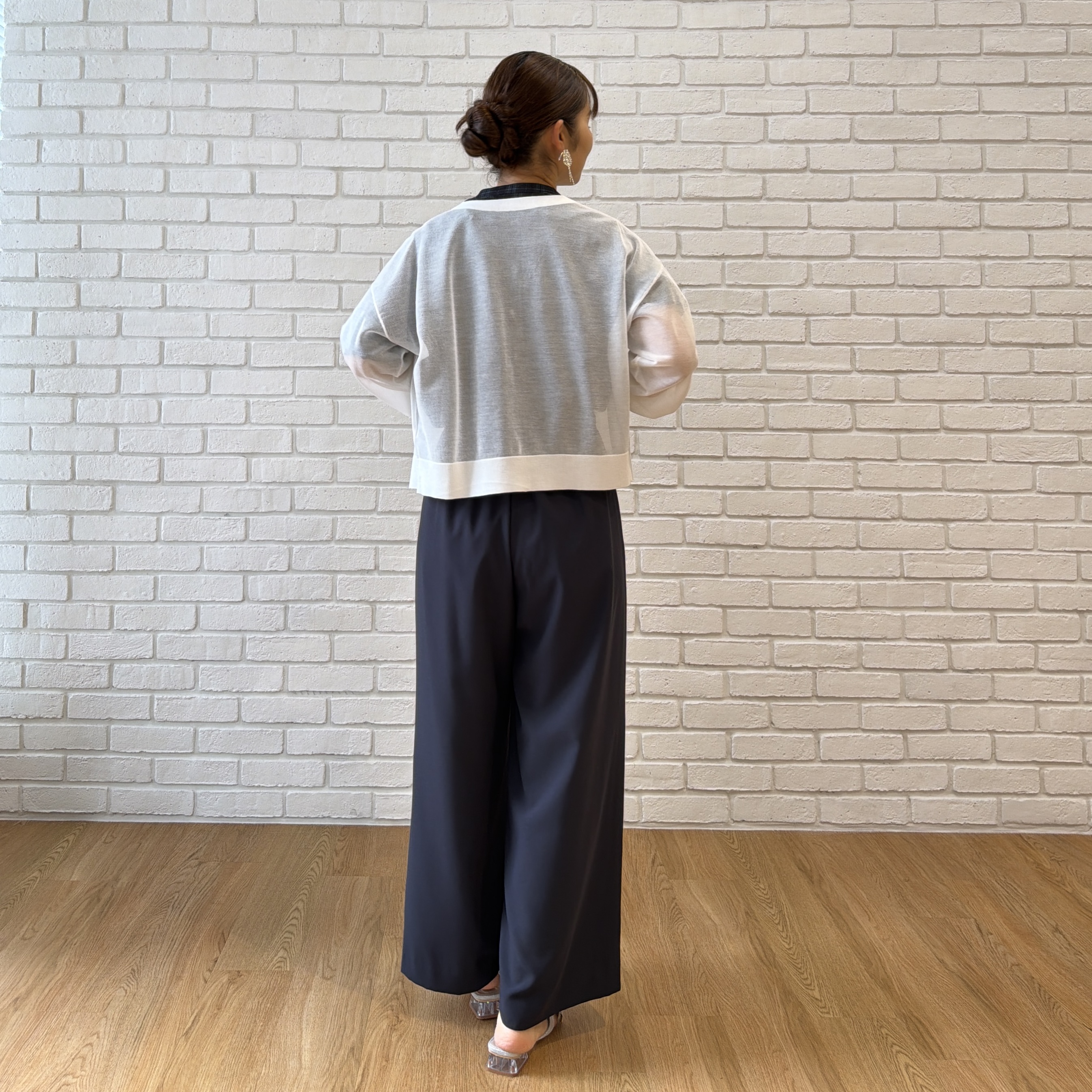 makiさんの「Couture brooch｜【楊柳シフォンで涼しく】フリルチェックブラウス」を使ったコーディネート