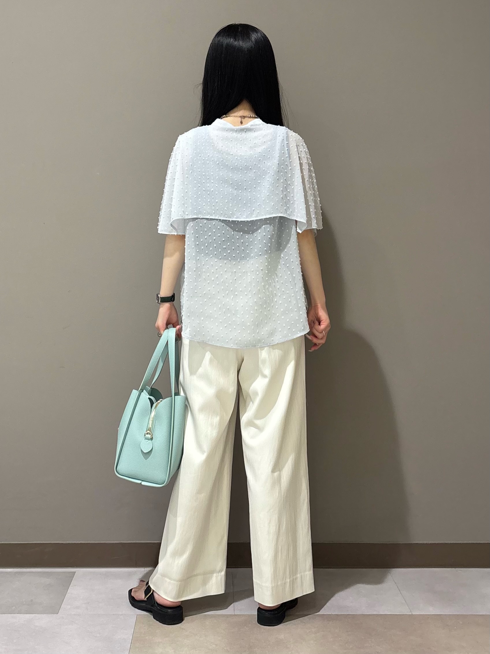 KEIKOさんの「INDIVI｜【UVケア】着流しミドル丈カーディガンジャージ」を使ったコーディネート