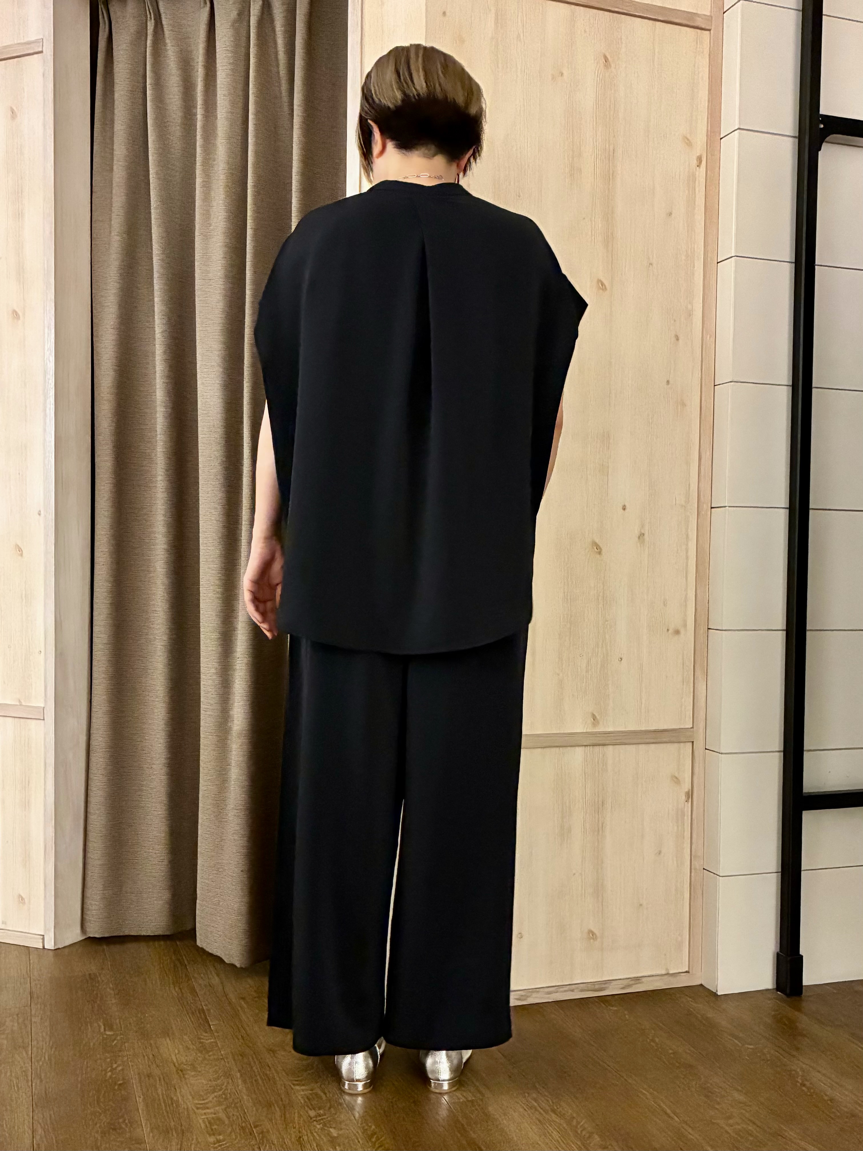 aiさんの「THE SHOP TK｜【防シワ/UV/セットアップ可】やみつきになる とろみバンドカラーブラウス」を使ったコーディネート