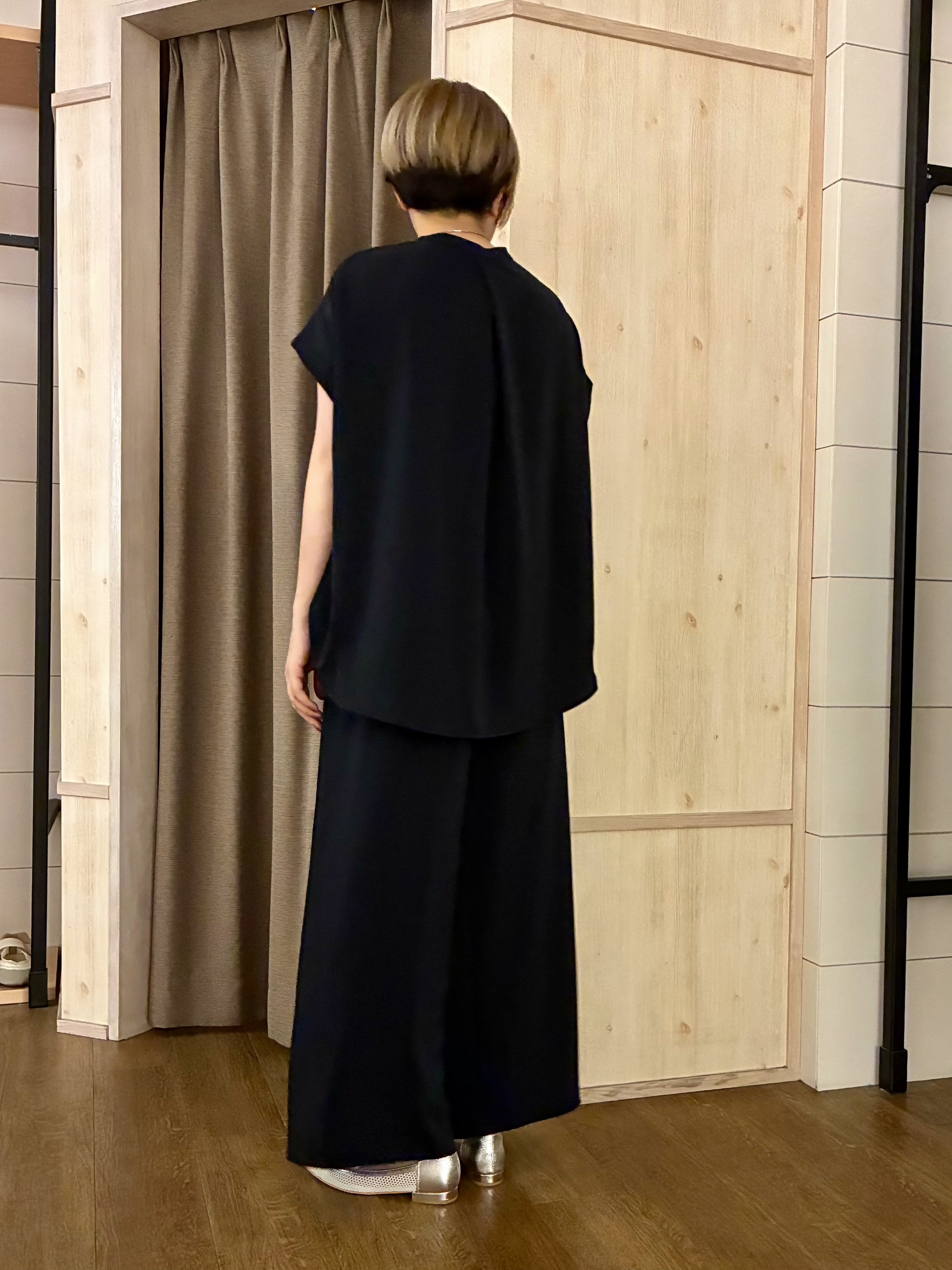aiさんの「THE SHOP TK｜【防シワ/UV/セットアップ可】やみつきになる とろみバンドカラーブラウス」を使ったコーディネート
