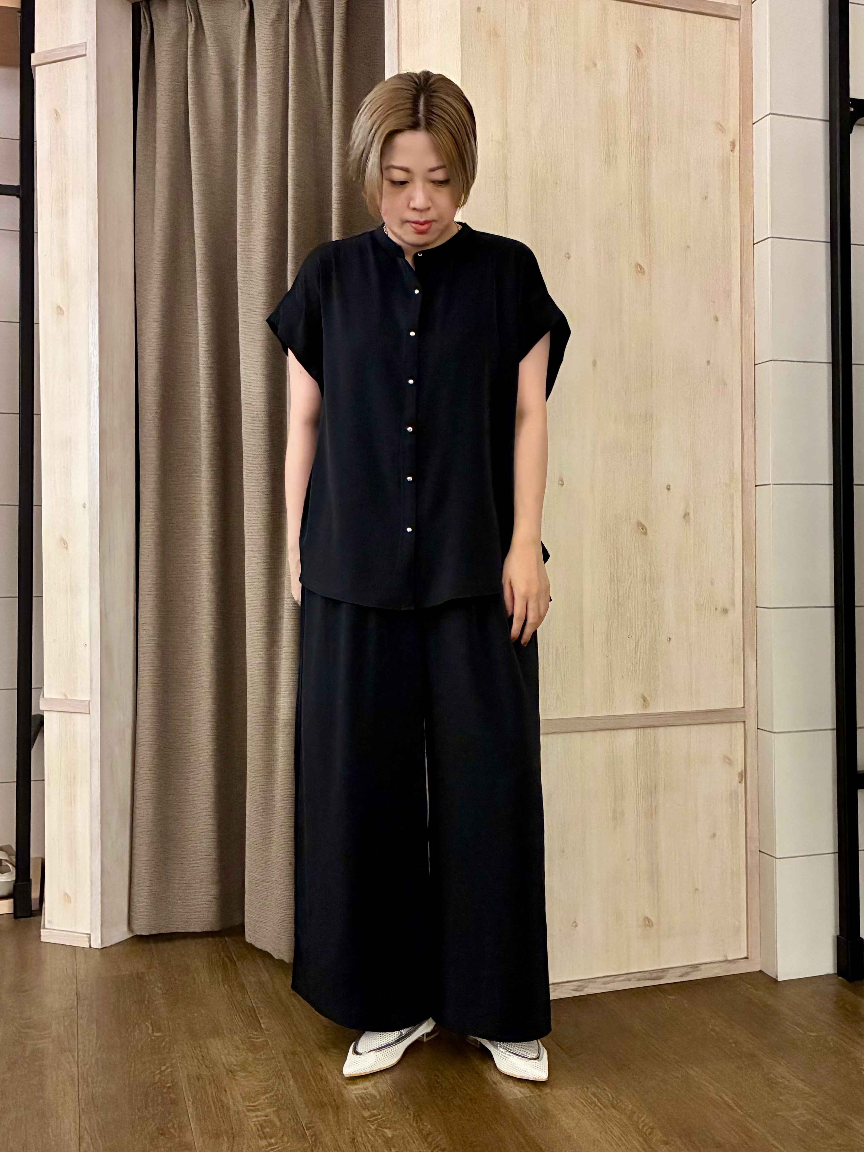aiさんの「THE SHOP TK｜【防シワ/UV/セットアップ可】やみつきになる とろみバンドカラーブラウス」を使ったコーディネート