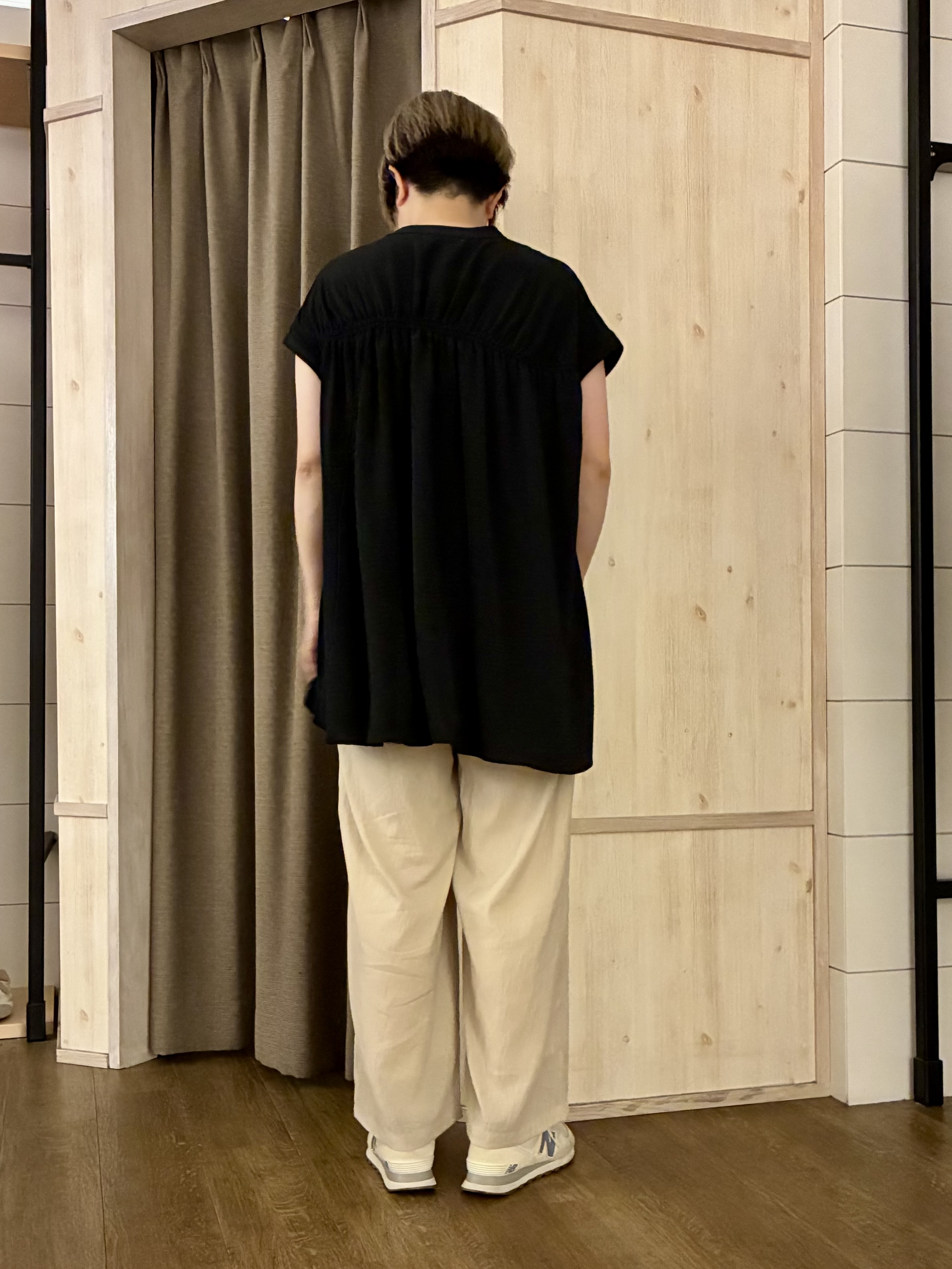 aiさんの「THE SHOP TK｜【体型カバー/防しわ/UV】さらさらシャーリングブラウス」を使ったコーディネート