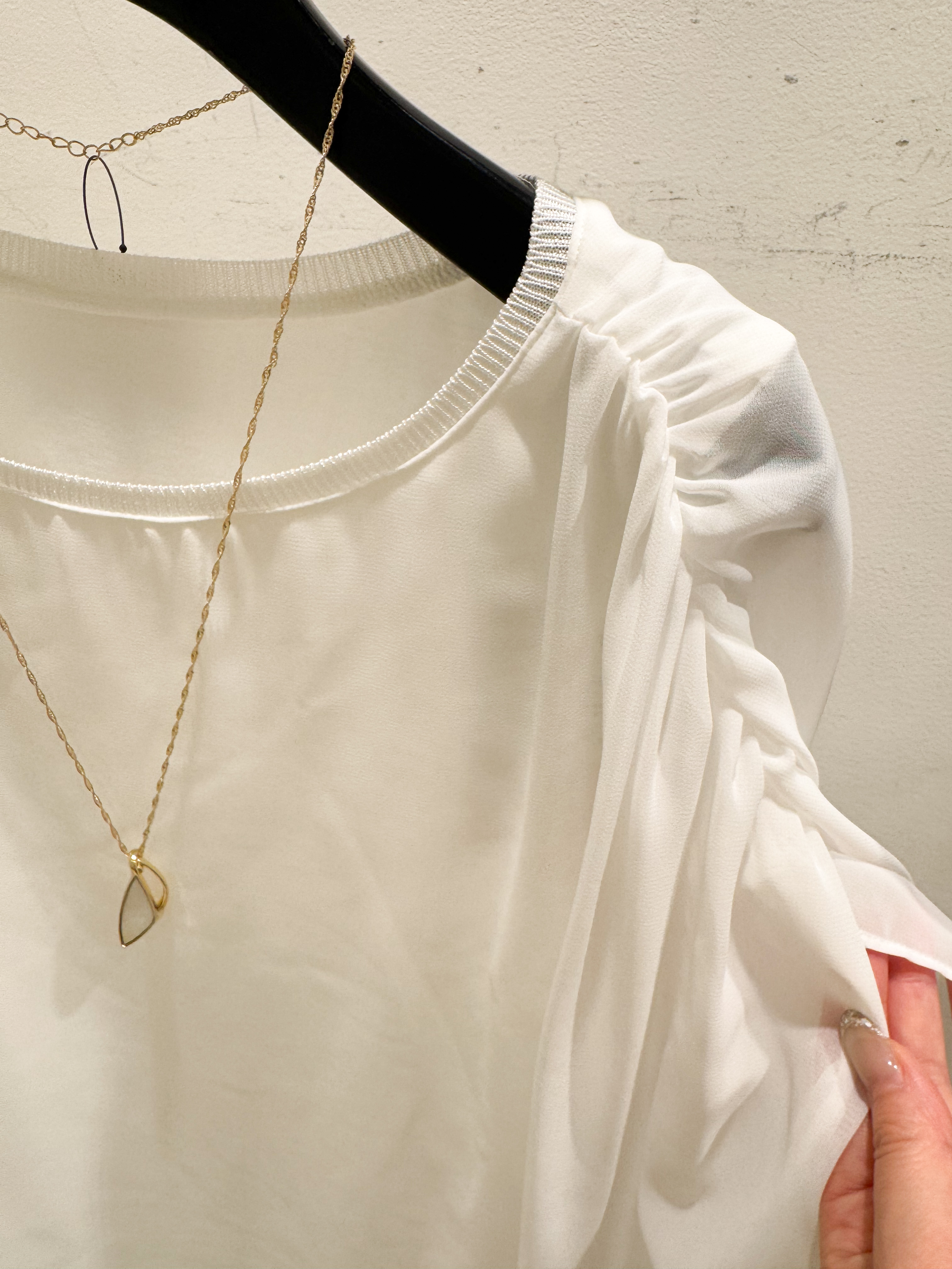 タマエさんの「COUP DE CHANCE｜【手洗い可／日本製】リーフ柄ドロストパンツ」を使ったコーディネート