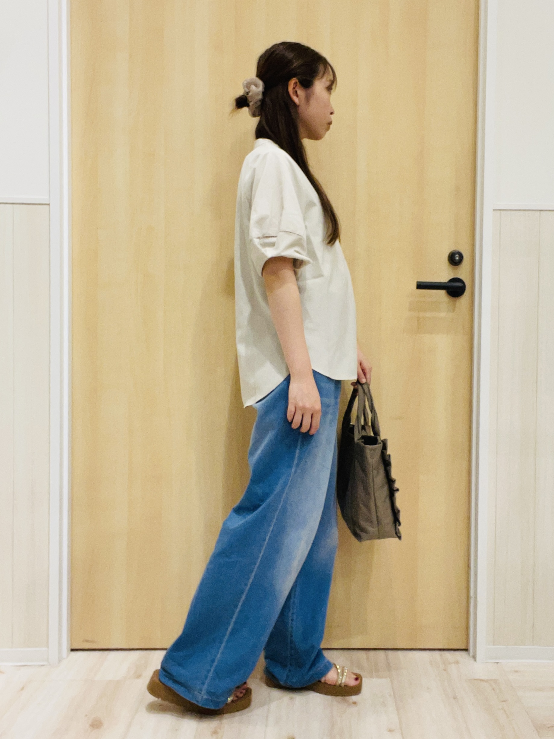 minamiさんの「SHOO･LA･RUE｜【洗濯後しわになりにくい/インせずきまる】シンプルだけど女性らしい 麻調スキッパーブラウス」を使ったコーディネート