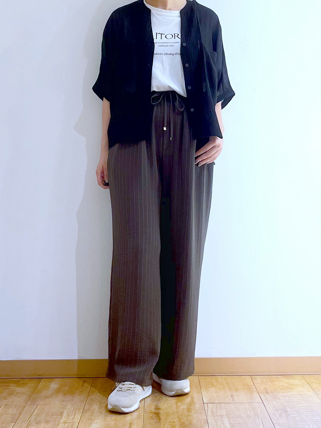 かのさんの「SHOO･LA･RUE｜【洗濯機可/選べる6色】程よいシアー感が涼し気 ゆったりワッシャードルマンブラウス」を使ったコーディネート