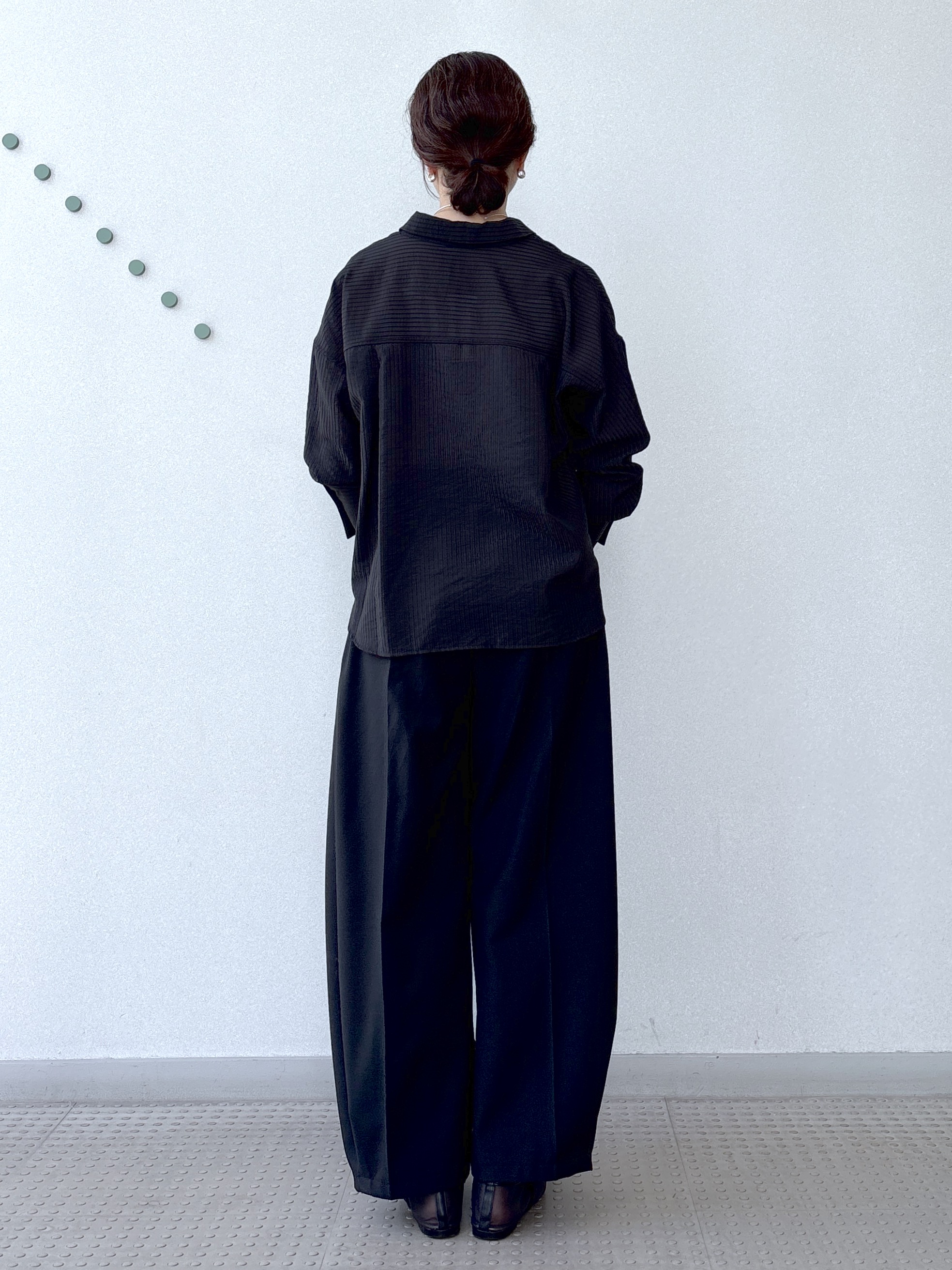 saitoさんの「DRESSTERIOR｜シアーストライプクロップドシャツ」を使ったコーディネート