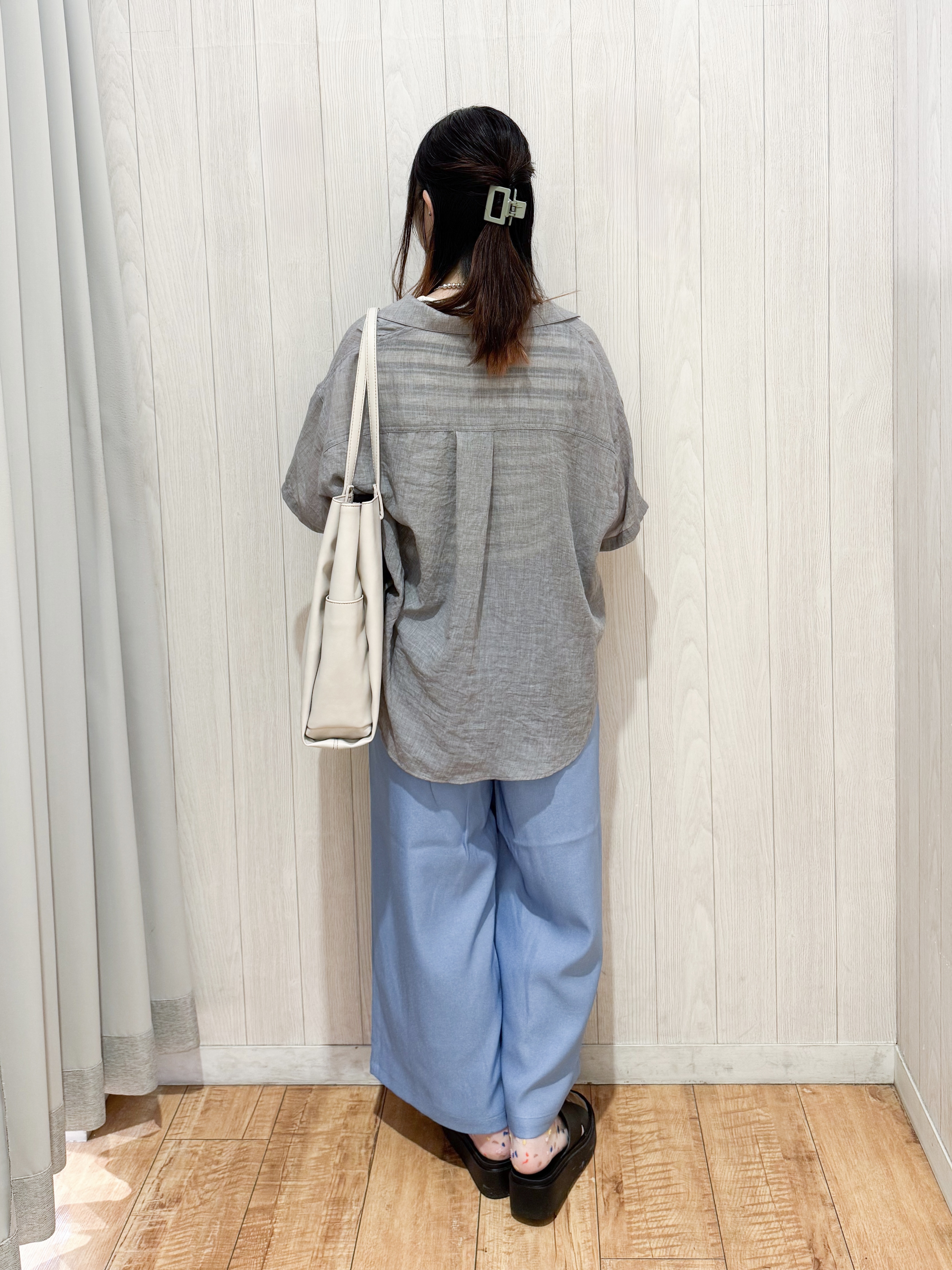 愛さんの「SHOO･LA･RUE｜【S-LL】ナチュラルに決まる 半袖シアーシャツジャケット」を使ったコーディネート