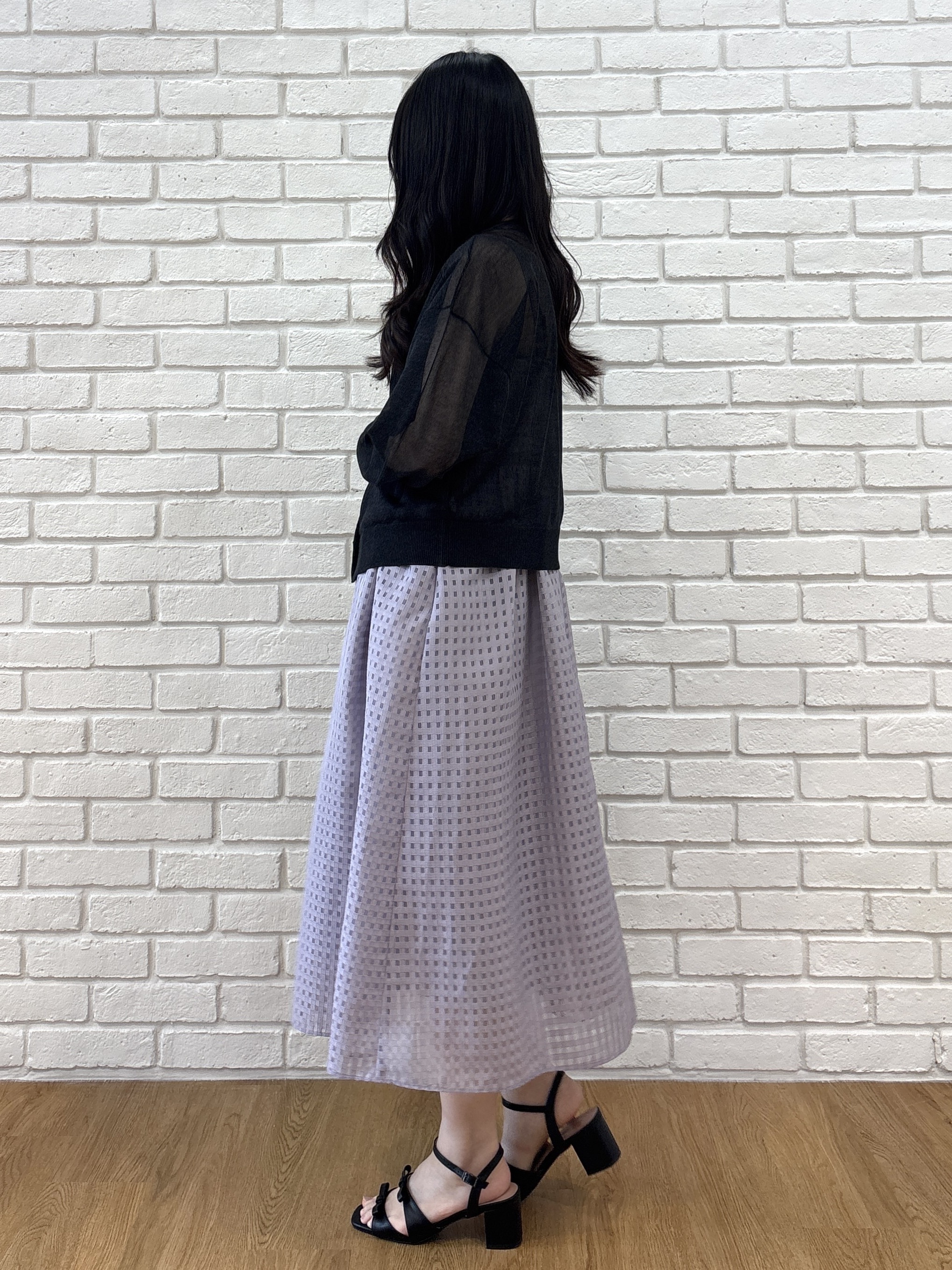 AOIさんの「Couture brooch｜【上品な透け感】ダブルパール調釦 愛されシアーカーディガン」を使ったコーディネート