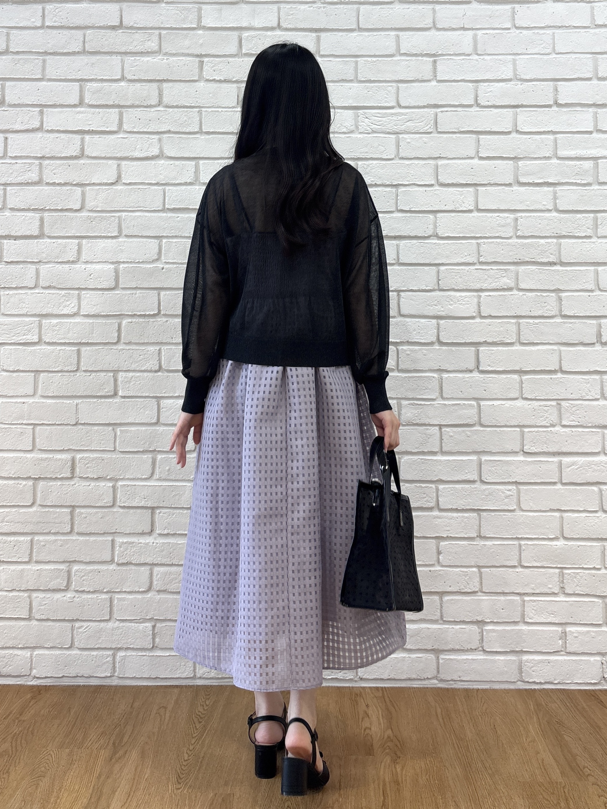 AOIさんの「Couture brooch｜【上品な透け感】ダブルパール調釦 愛されシアーカーディガン」を使ったコーディネート