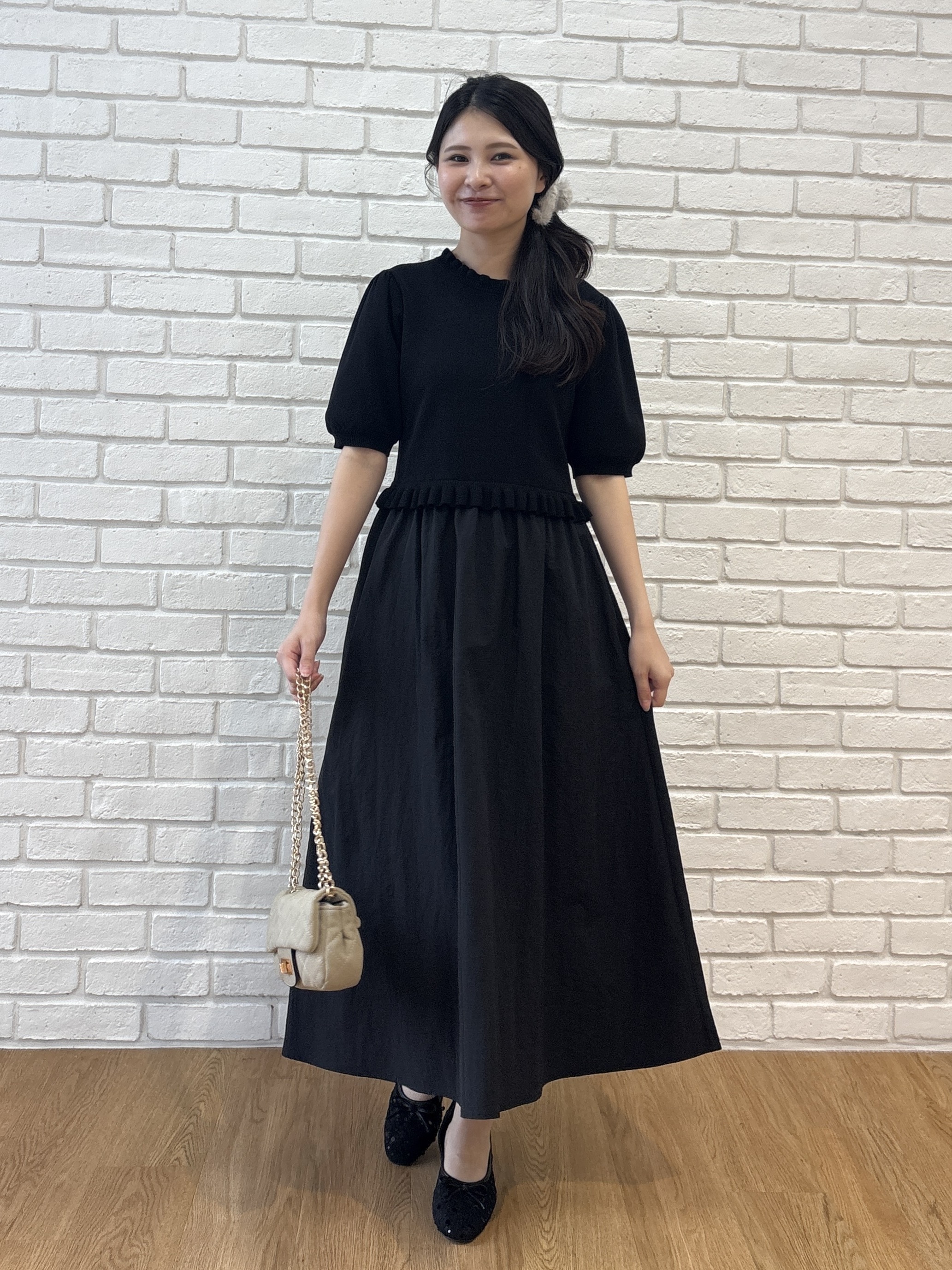 AOIさんの「Couture brooch｜【ほんのり甘い】フリルニット ドッキングワンピース【洗濯機可】」を使ったコーディネート