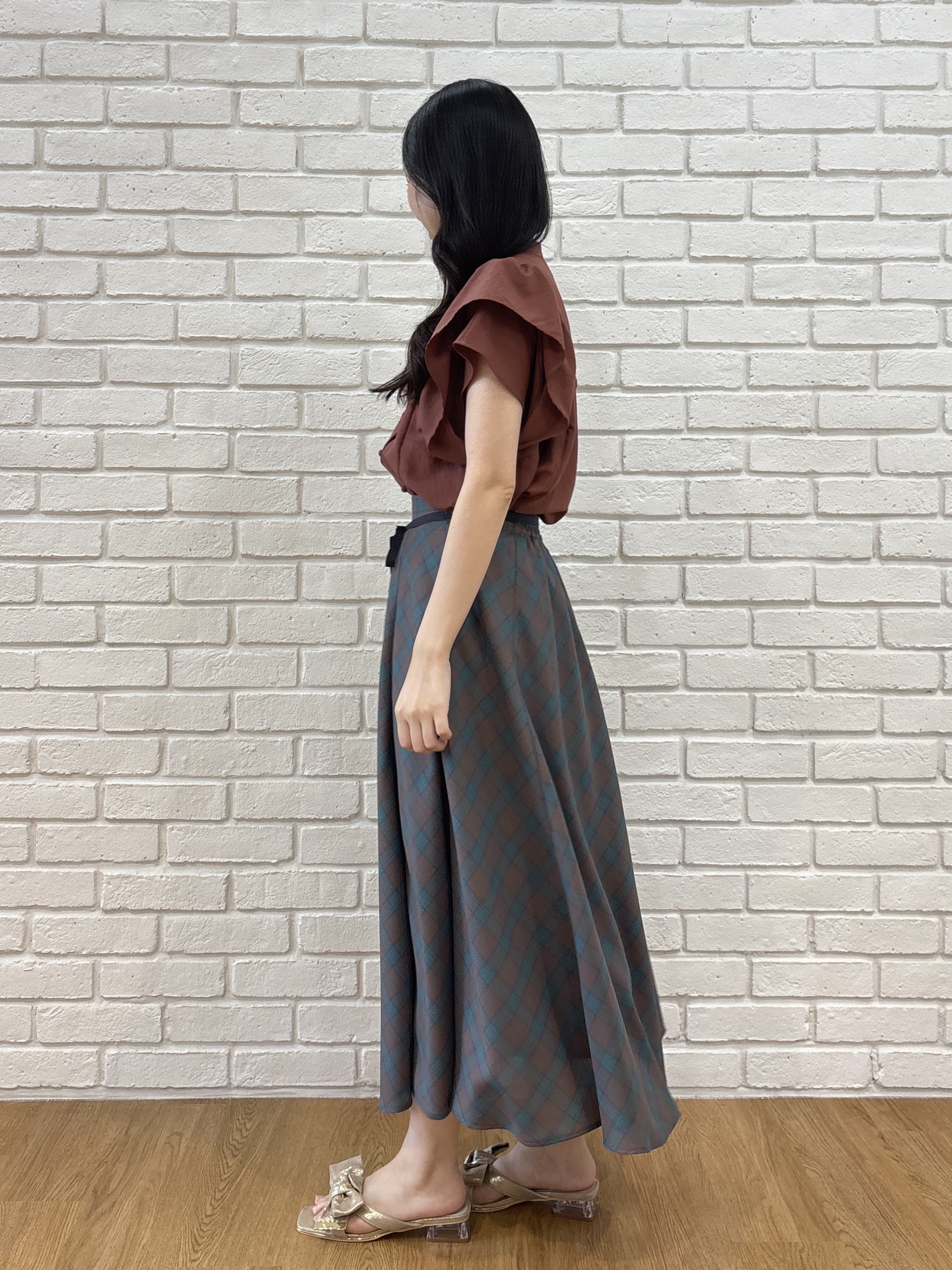 AOIさんの「Couture brooch｜【さらっと軽い】ラッフルスリーブ ブラウス【洗濯機可】」を使ったコーディネート