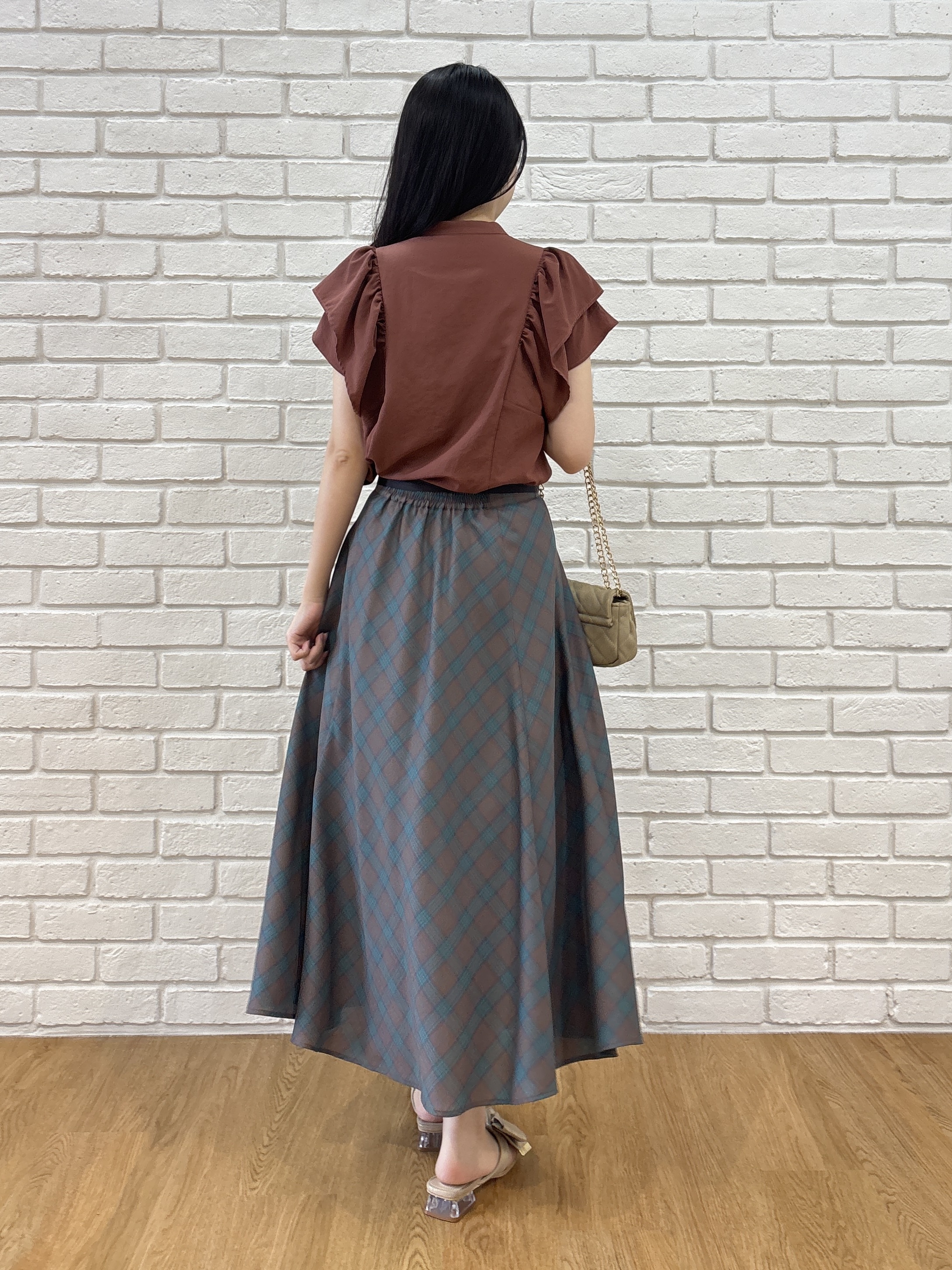 AOIさんの「Couture brooch｜【さらっと軽い】ラッフルスリーブ ブラウス【洗濯機可】」を使ったコーディネート