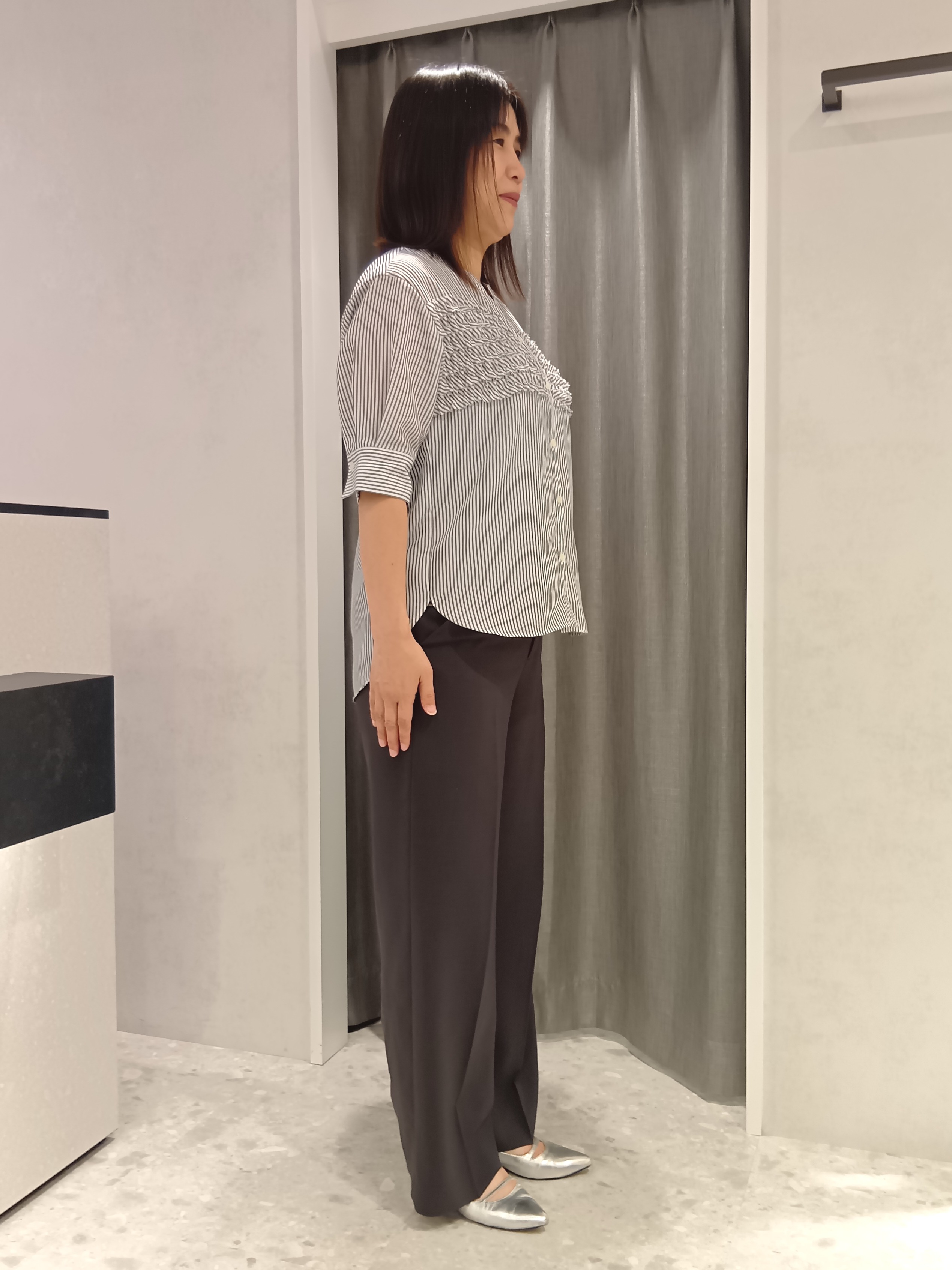 tomoさんの「UNTITLED｜【接触冷感/通気性/洗える】フロントフリルブラウス」を使ったコーディネート
