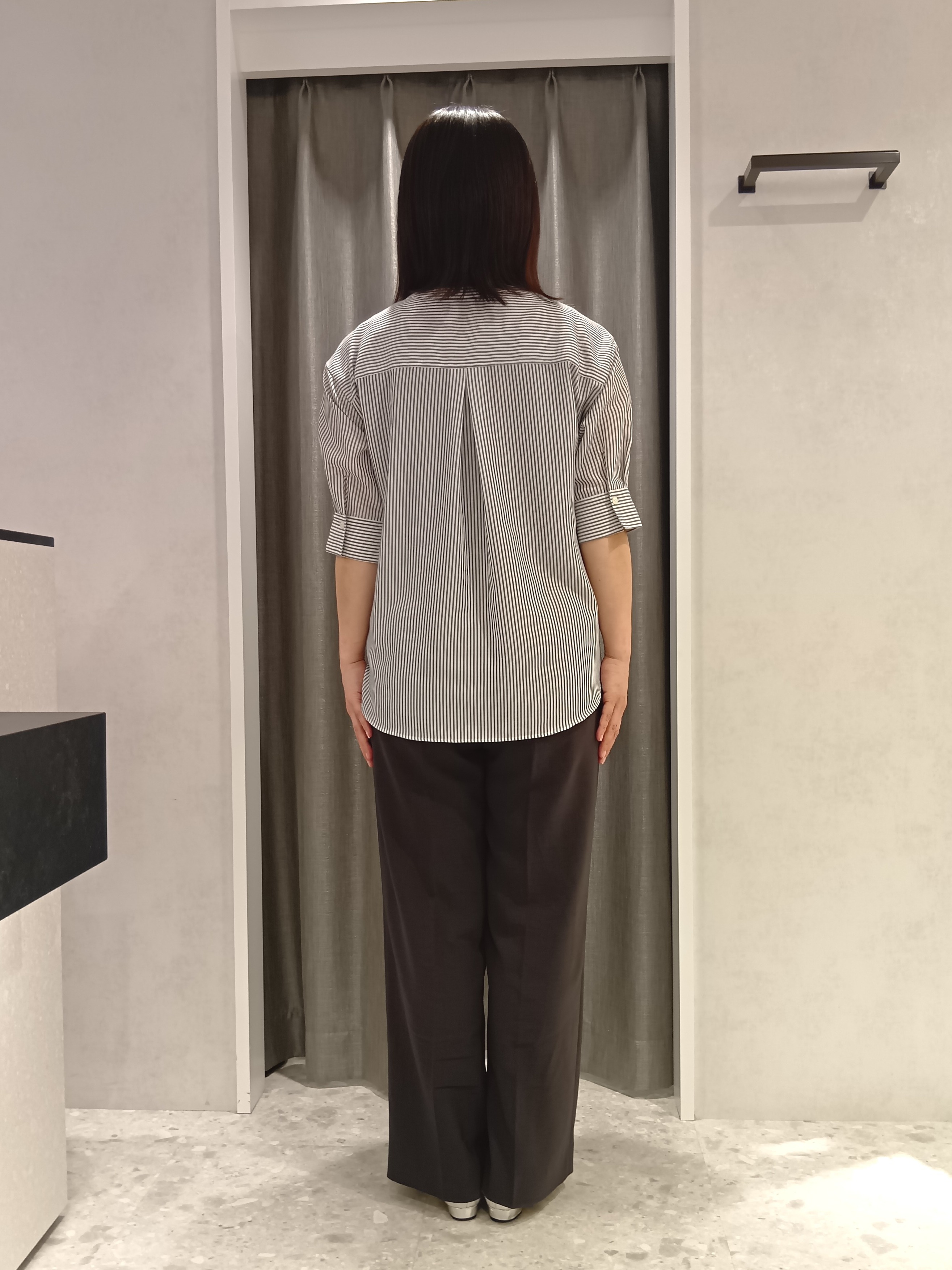 tomoさんの「UNTITLED｜【接触冷感/通気性/洗える】フロントフリルブラウス」を使ったコーディネート