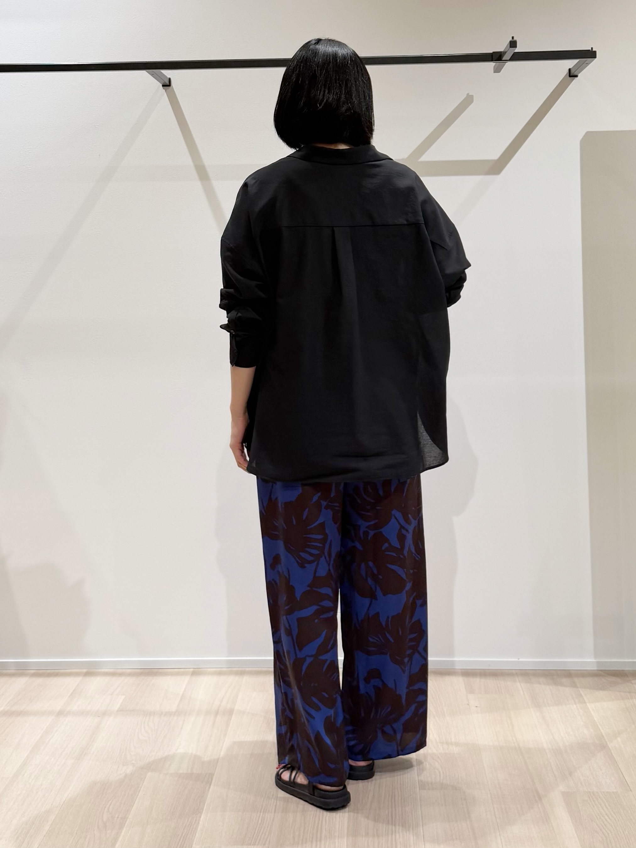 TOMOMIさんの「UNTITLED｜◆【2WAY/マシンウォッシャブル】カシュクールデザインシャツ」を使ったコーディネート