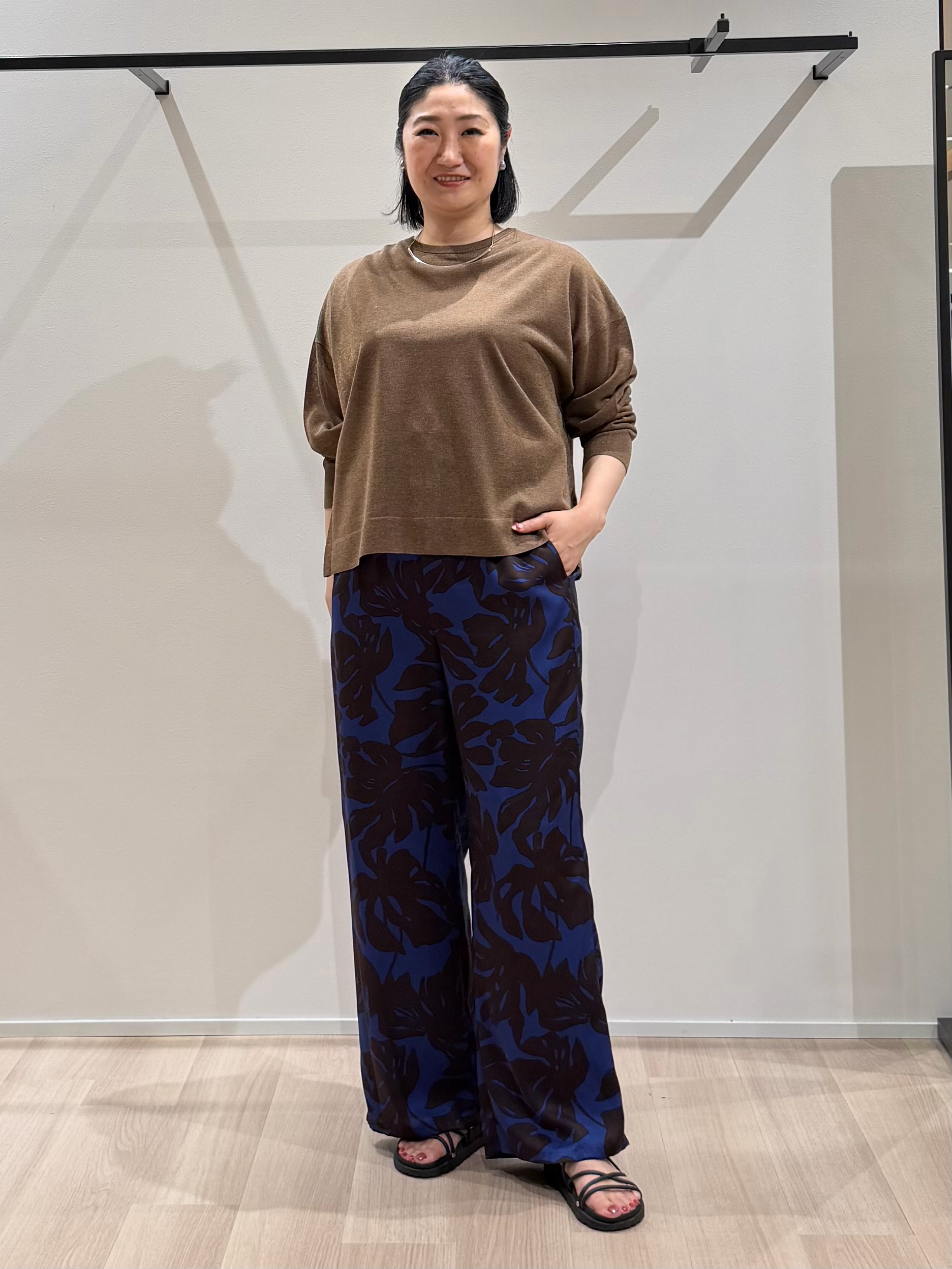 TOMOMIさんの「UNTITLED｜【アンサンブル可/秋羽織り/シアー】前後2WAYカーディガン」を使ったコーディネート
