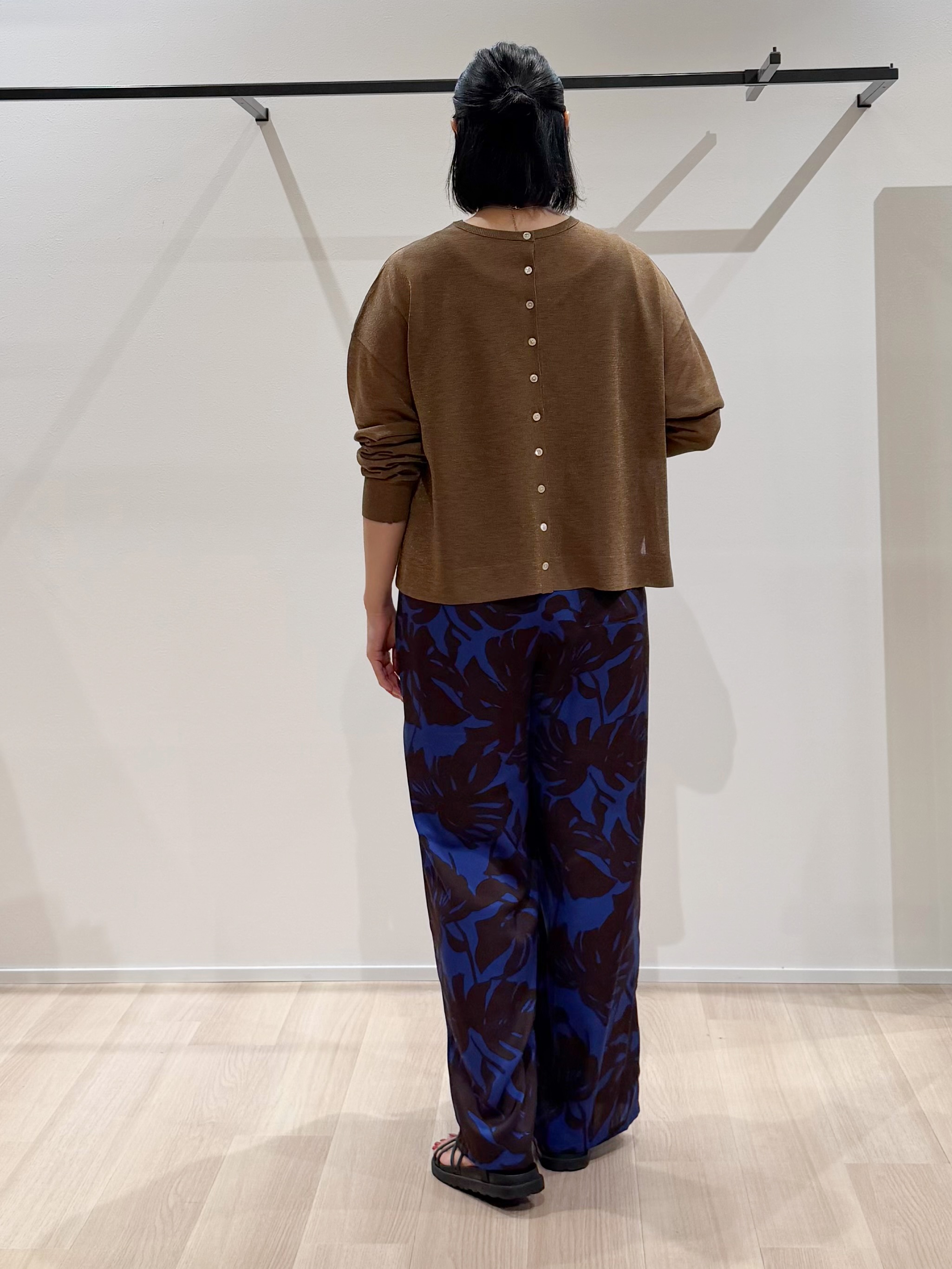 TOMOMIさんの「UNTITLED｜【アンサンブル可/秋羽織り/シアー】前後2WAYカーディガン」を使ったコーディネート