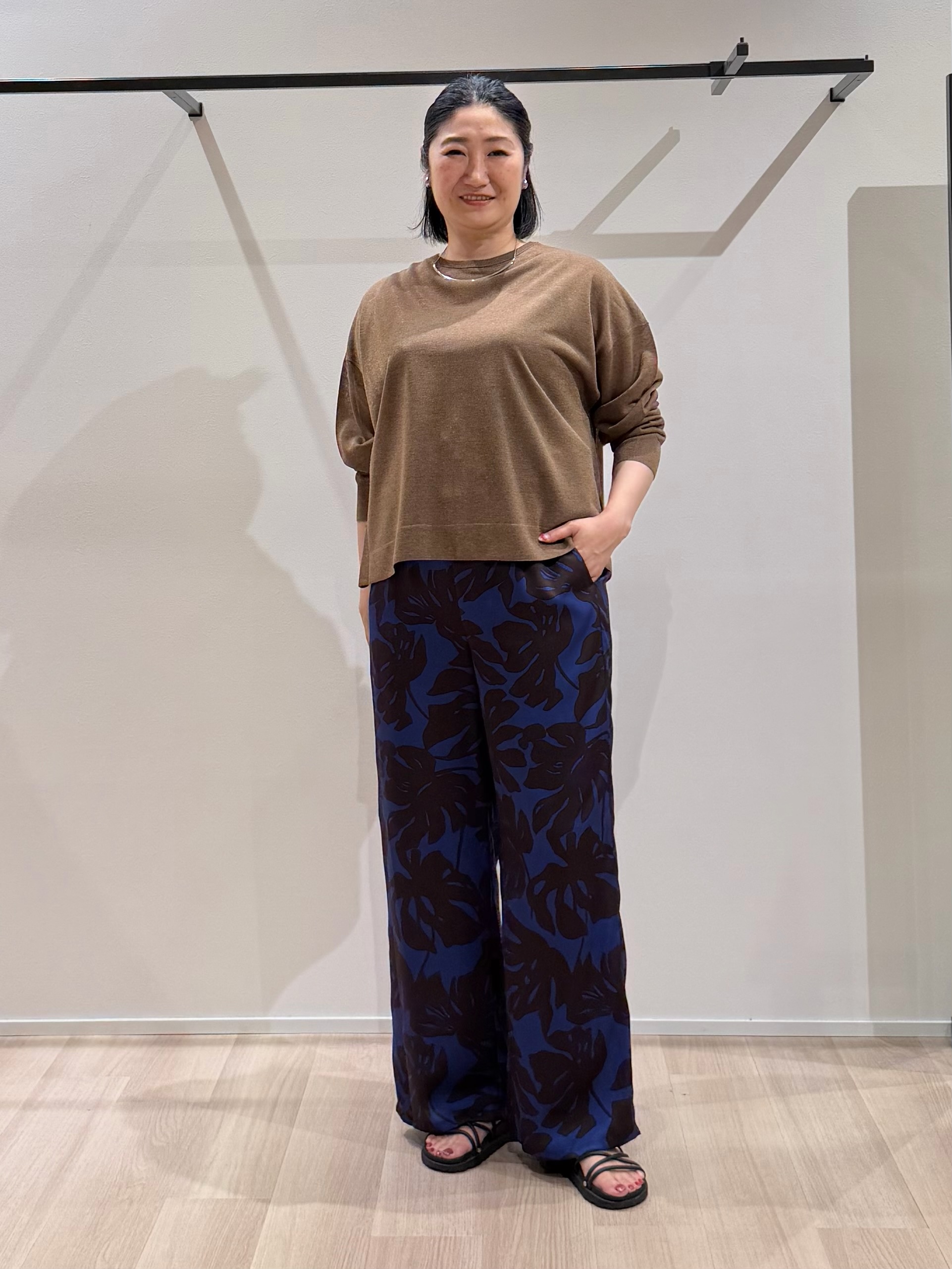 TOMOMIさんの「UNTITLED｜【アンサンブル可/秋羽織り/シアー】前後2WAYカーディガン」を使ったコーディネート