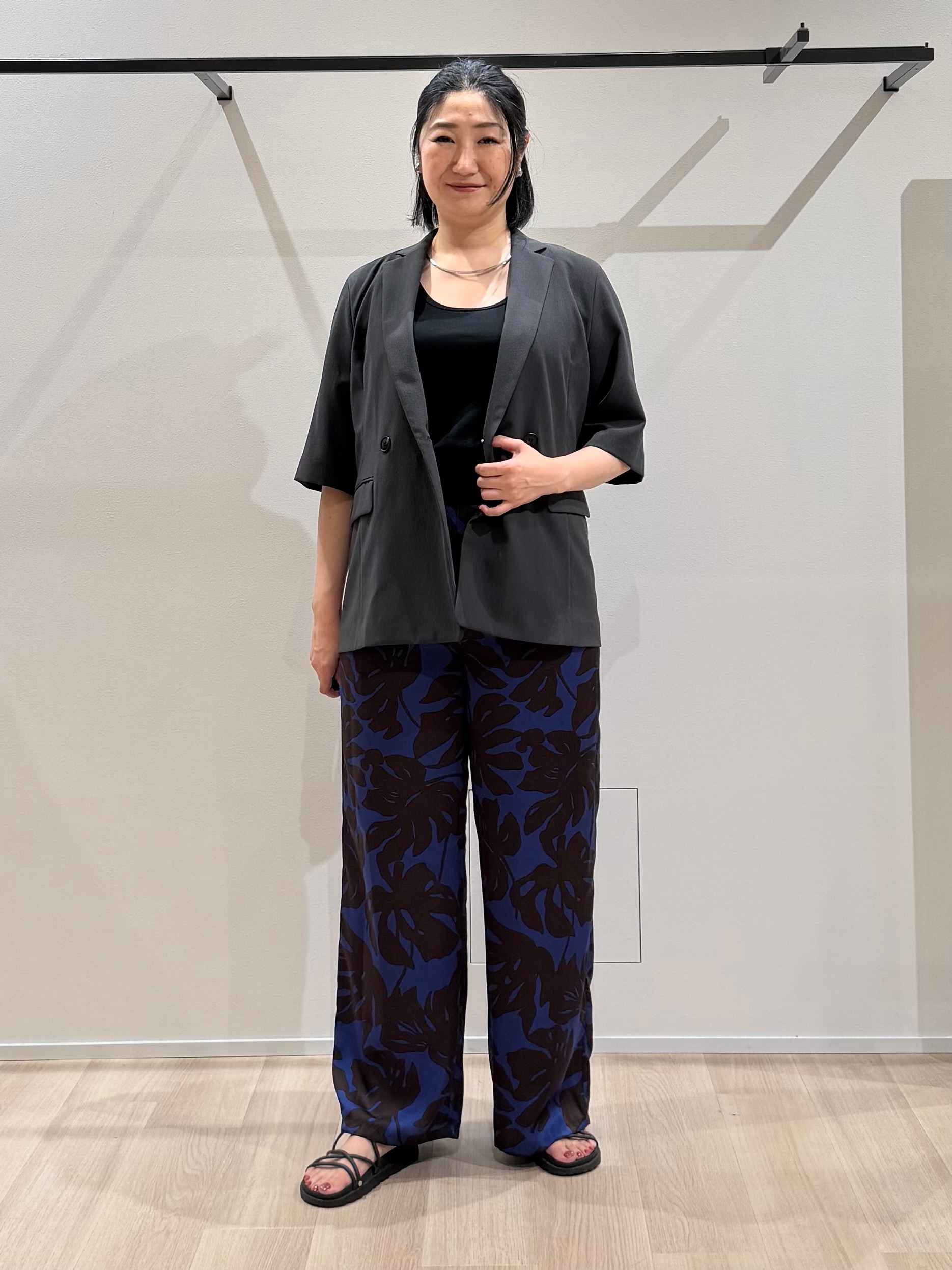 TOMOMIさんの「UNTITLED｜【秋の通勤羽織/セットアップ可/UVカット】エアリークール半袖ジャケット」を使ったコーディネート