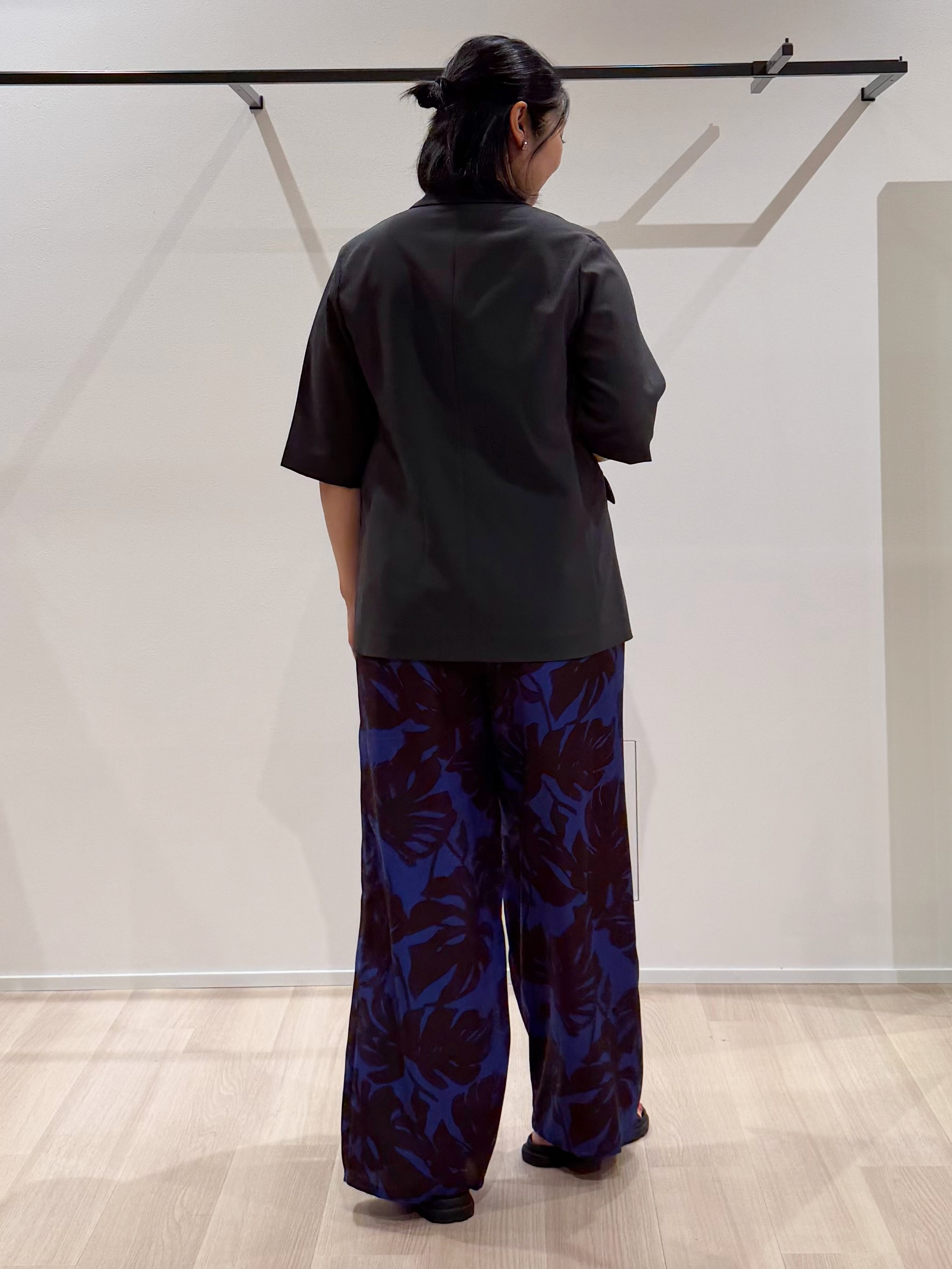 TOMOMIさんの「UNTITLED｜【秋の通勤羽織/セットアップ可/UVカット】エアリークール半袖ジャケット」を使ったコーディネート