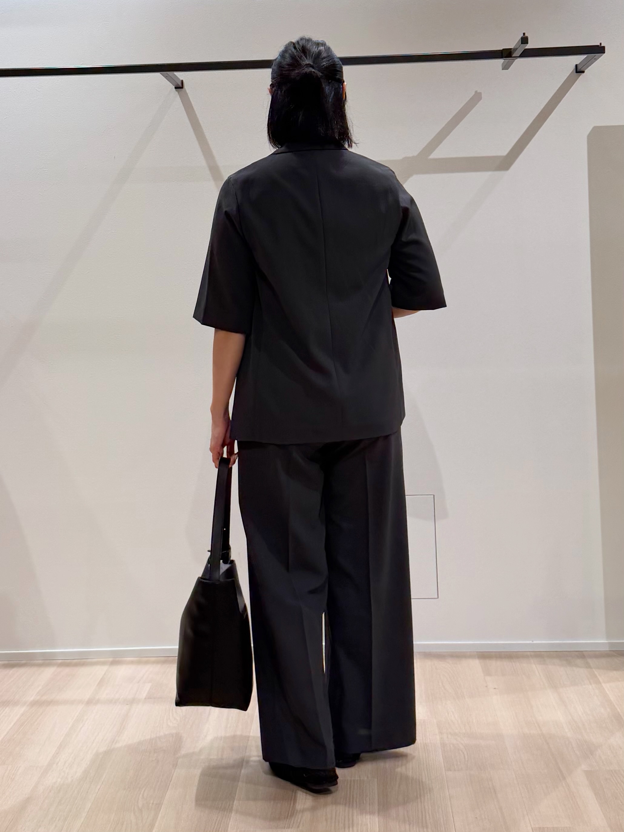 TOMOMIさんの「UNTITLED｜【秋の通勤羽織/セットアップ可/UVカット】エアリークール半袖ジャケット」を使ったコーディネート