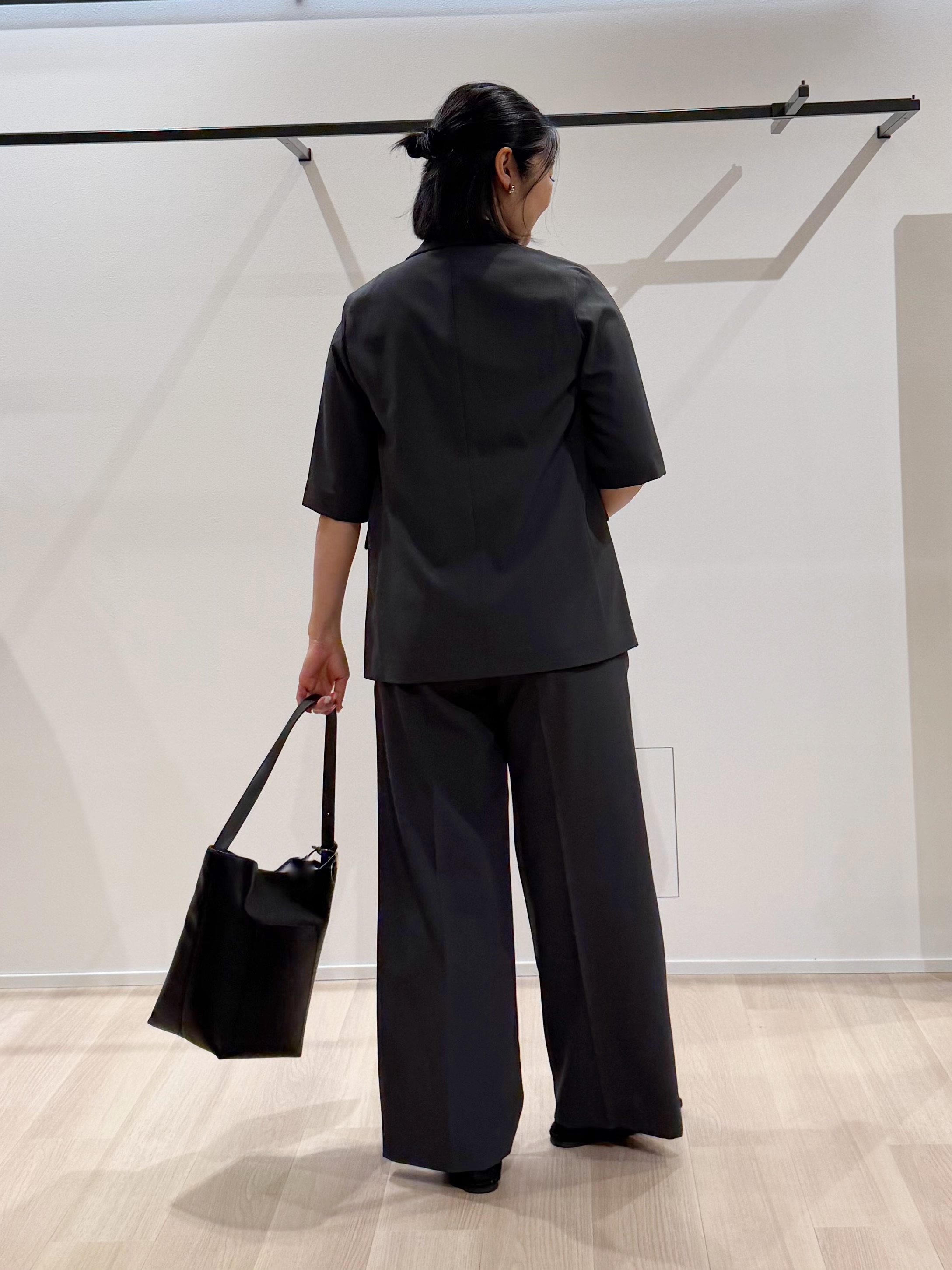 TOMOMIさんの「UNTITLED｜【秋の通勤羽織/セットアップ可/UVカット】エアリークール半袖ジャケット」を使ったコーディネート