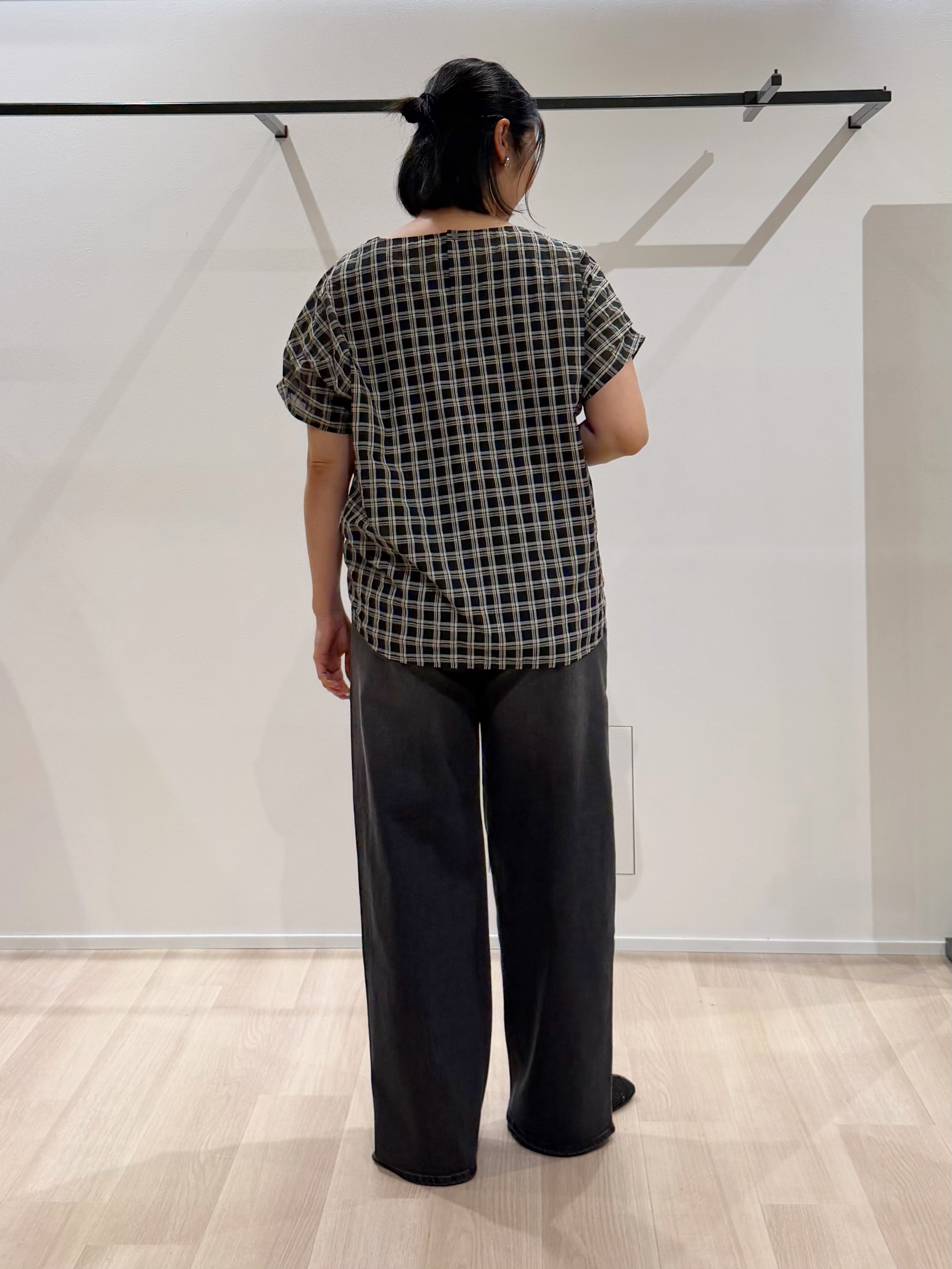 TOMOMIさんの「UNTITLED｜【秋めきシャツ/体型カバー】シアーチェックブラウス」を使ったコーディネート