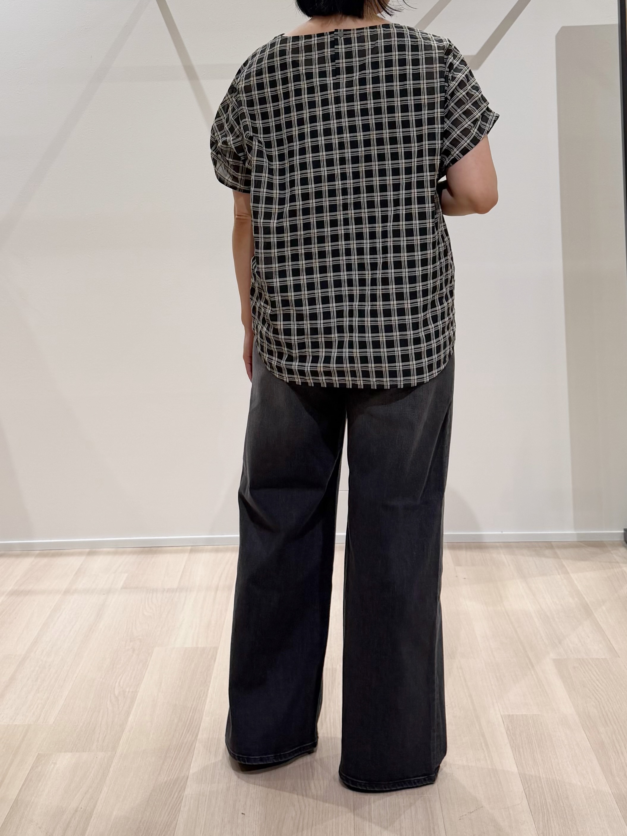 TOMOMIさんの「UNTITLED｜【秋めきシャツ/体型カバー】シアーチェックブラウス」を使ったコーディネート