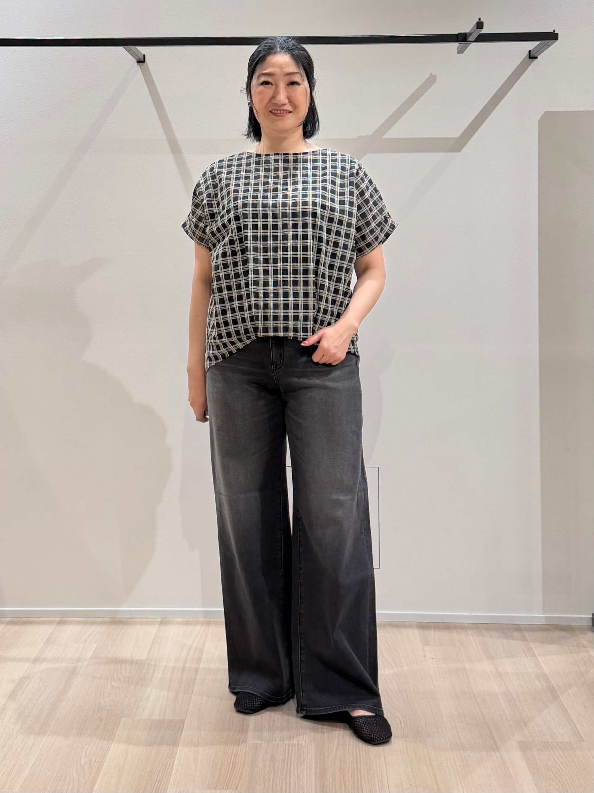 TOMOMIさんの「UNTITLED｜【秋めきシャツ/体型カバー】シアーチェックブラウス」を使ったコーディネート