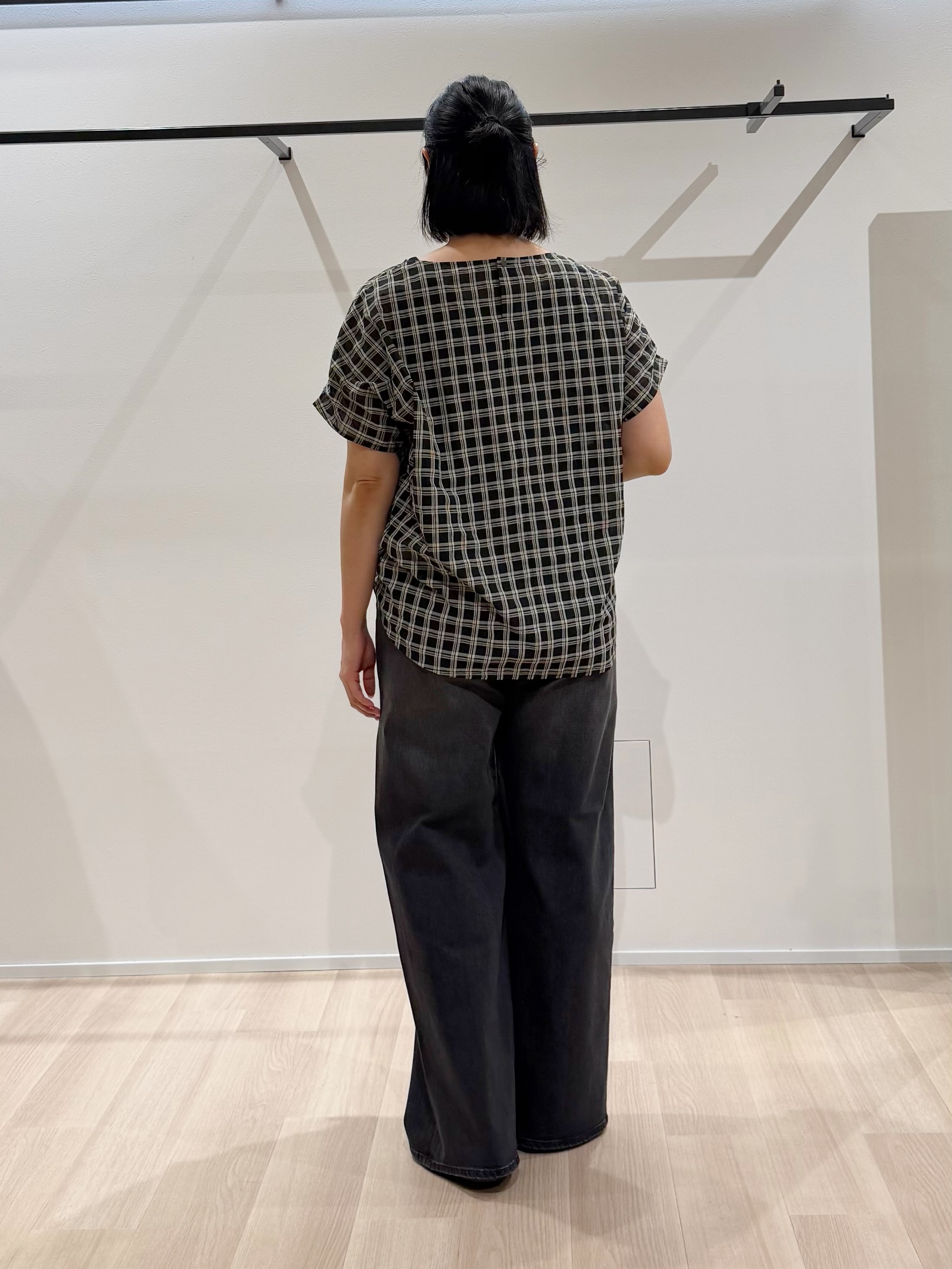 TOMOMIさんの「UNTITLED｜【秋めきシャツ/体型カバー】シアーチェックブラウス」を使ったコーディネート