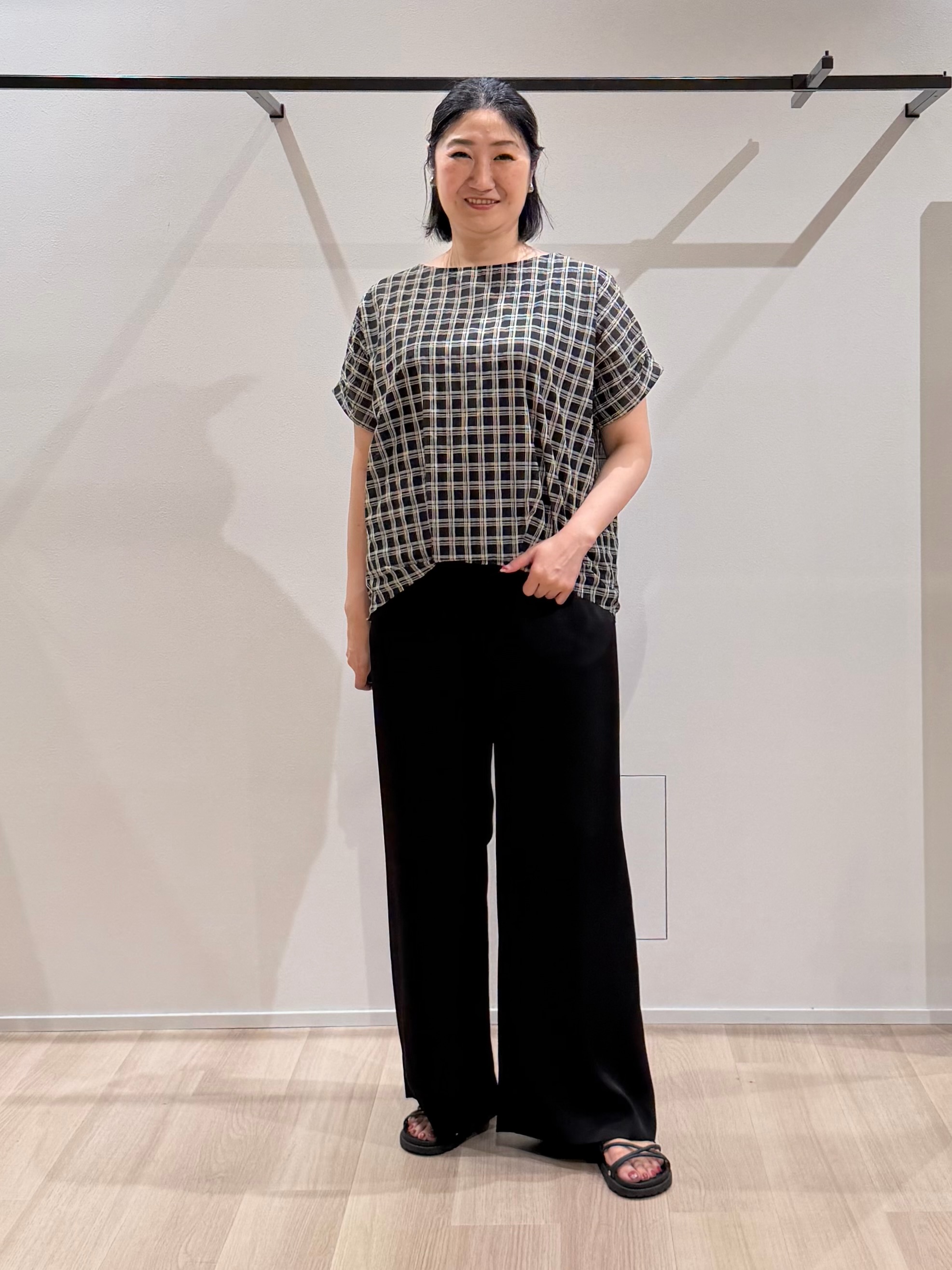 TOMOMIさんの「UNTITLED｜【秋めきシャツ/体型カバー】シアーチェックブラウス」を使ったコーディネート