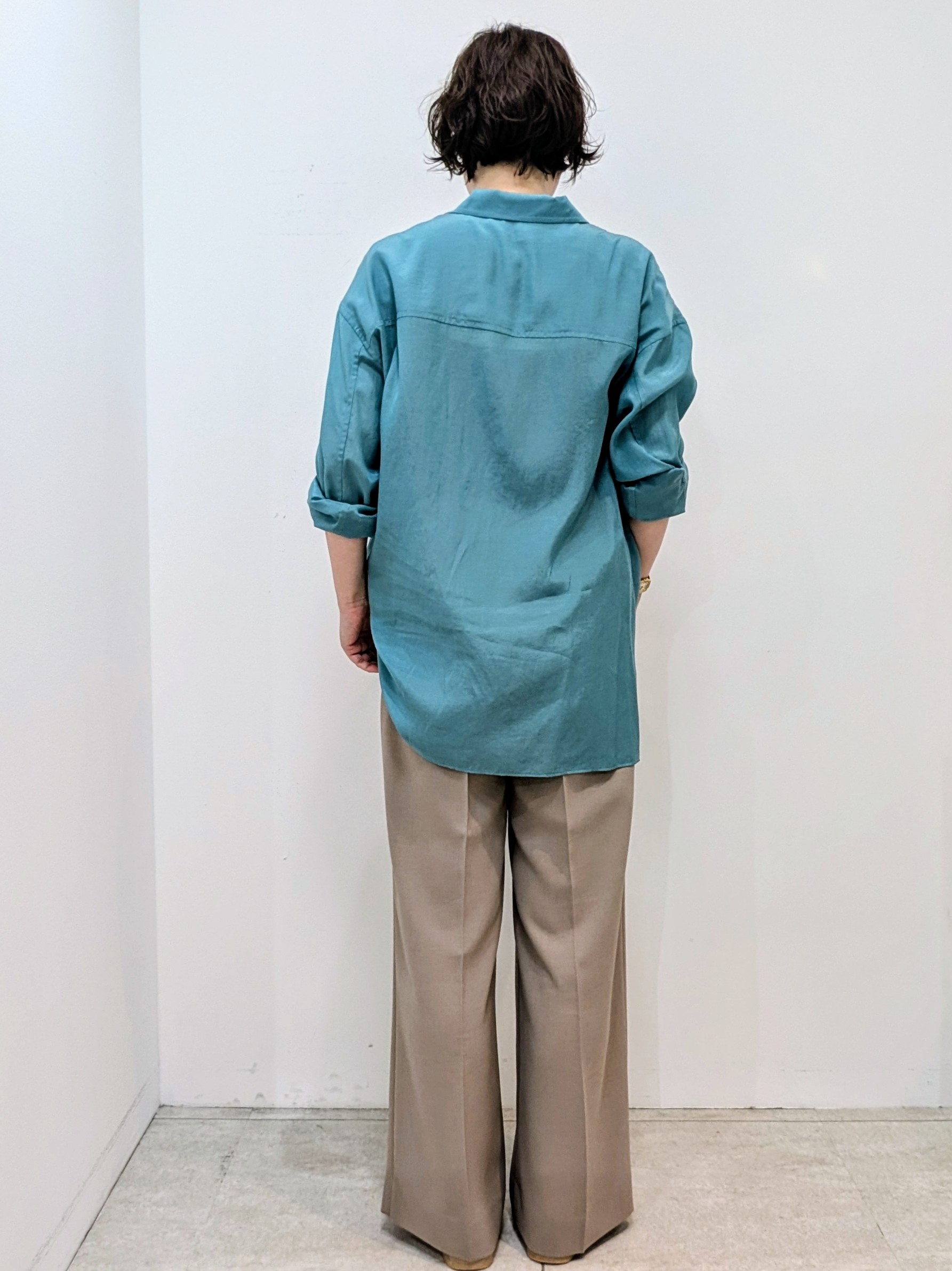 いこさんの「UNTITLED｜【秋羽織り/肌に張り付きにくい】シルキータッチシアーシャツ」を使ったコーディネート
