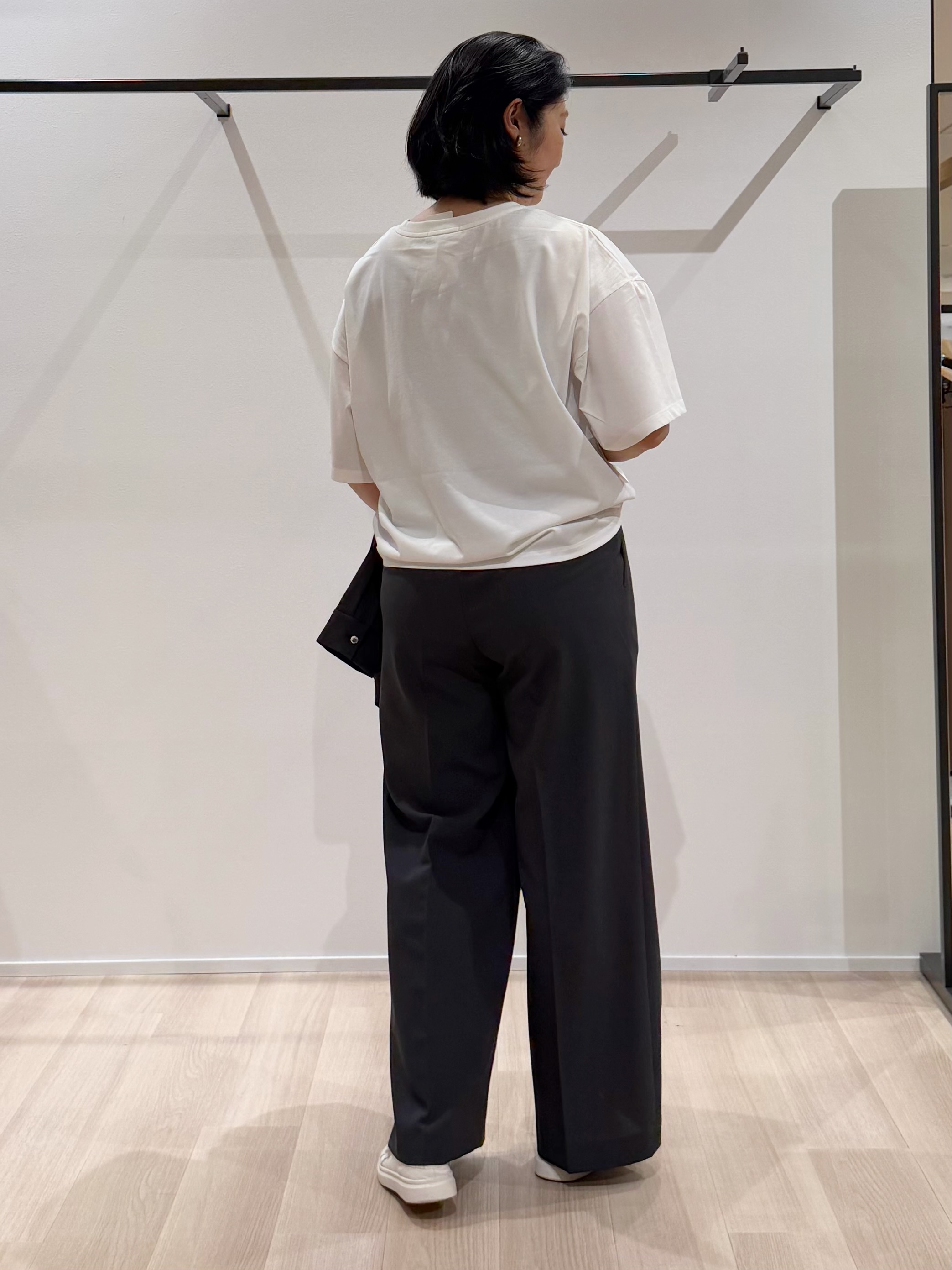 TOMOMIさんの「UNTITLED｜【丈感すっきり】ベロアプリントロゴT」を使ったコーディネート