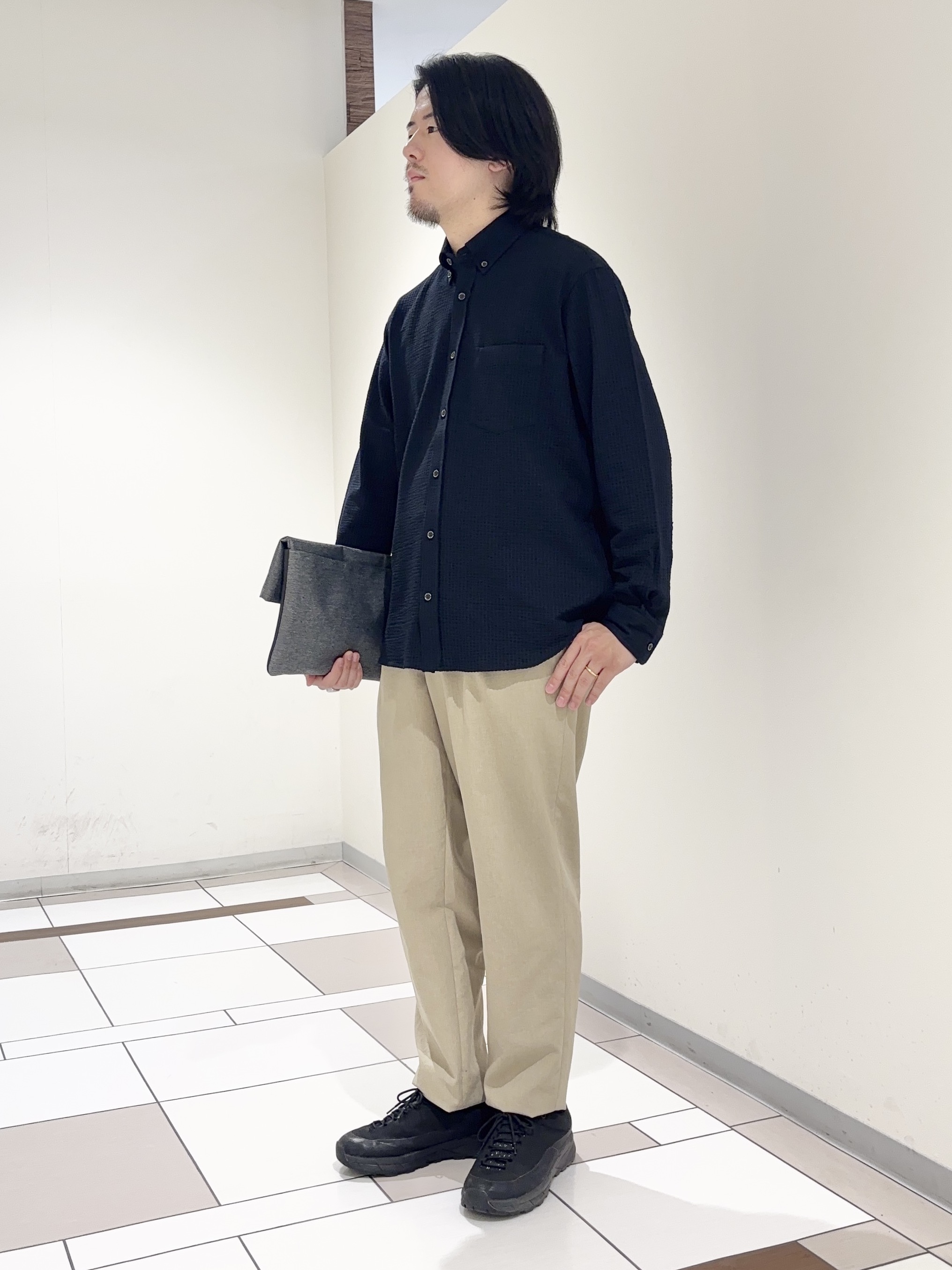 及川さんの「TAKEO KIKUCHI｜【抗菌防臭/シーズンレス】シアサッカー ジャージシャツ」を使ったコーディネート