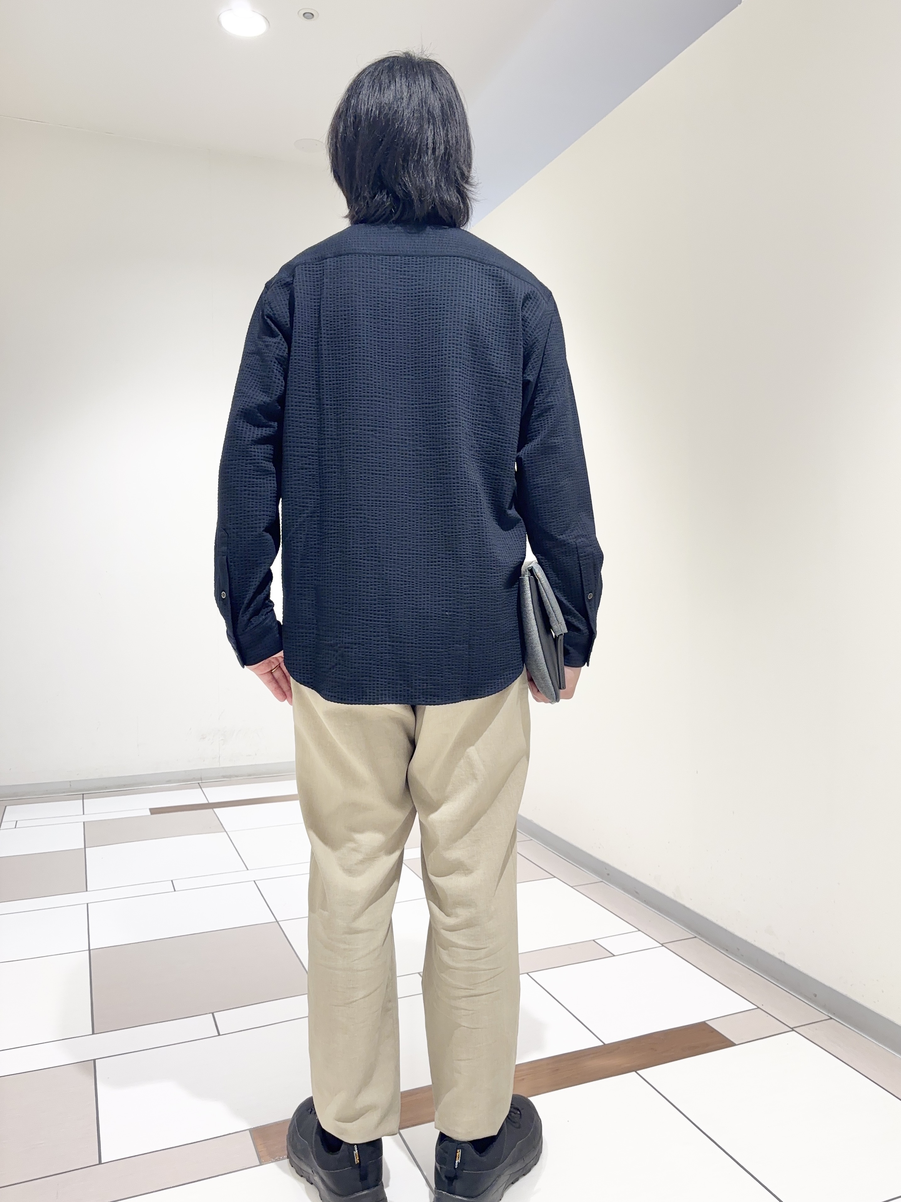 及川さんの「TAKEO KIKUCHI｜【抗菌防臭/シーズンレス】シアサッカー ジャージシャツ」を使ったコーディネート