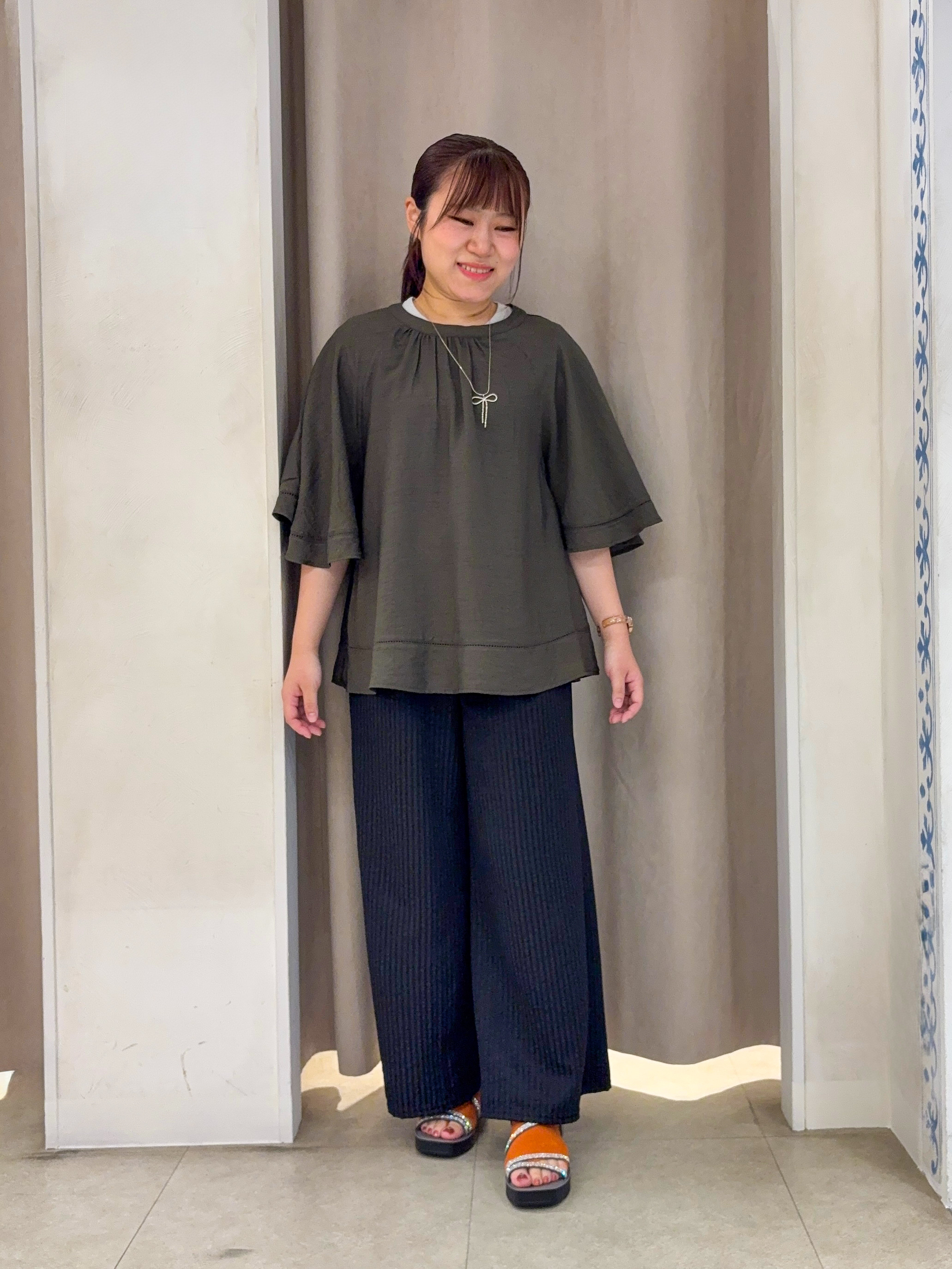 SO(R)Aさんの「SHOO･LA･RUE｜【S-LL/洗濯機可/体型カバー】はしごレースがポイント スラブポンチョ風ブラウス」を使ったコーディネート