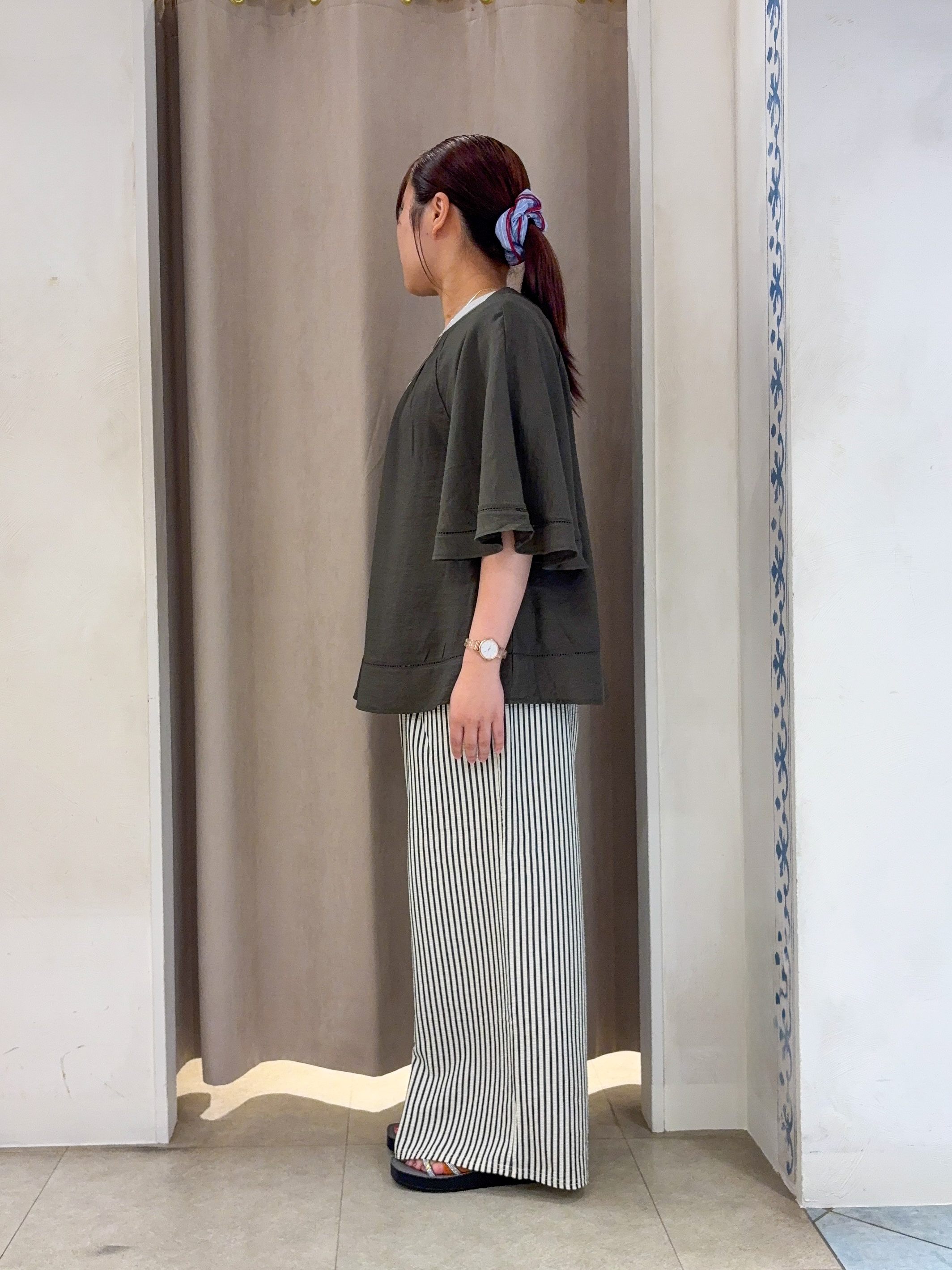 SO(R)Aさんの「SHOO･LA･RUE｜【S-LL/洗濯機可/体型カバー】はしごレースがポイント スラブポンチョ風ブラウス」を使ったコーディネート