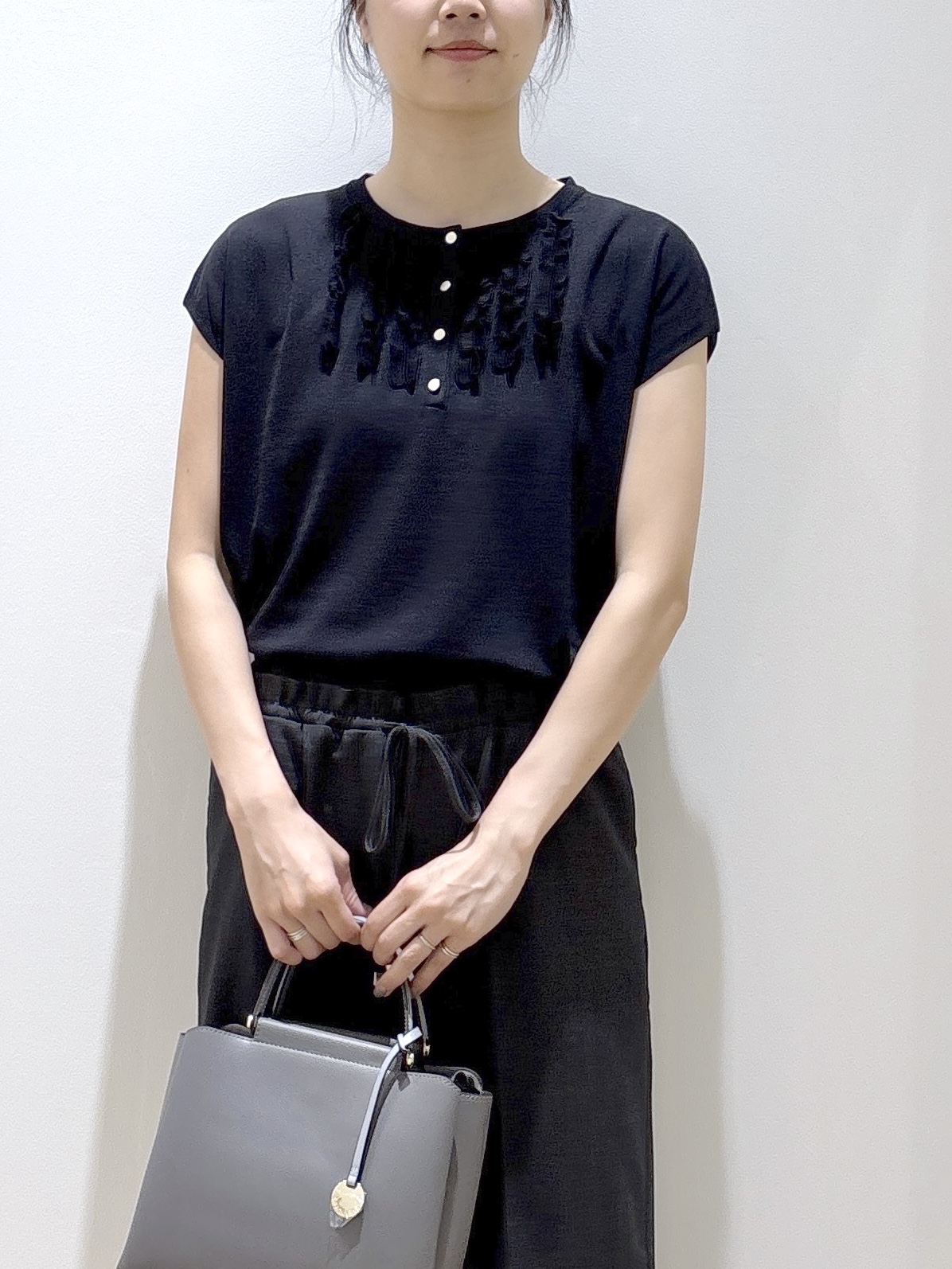 sachikoさんの「OPAQUE.CLIP｜【UV】フリルフレンチスリーブニット《接触冷感／洗濯機OK》」を使ったコーディネート