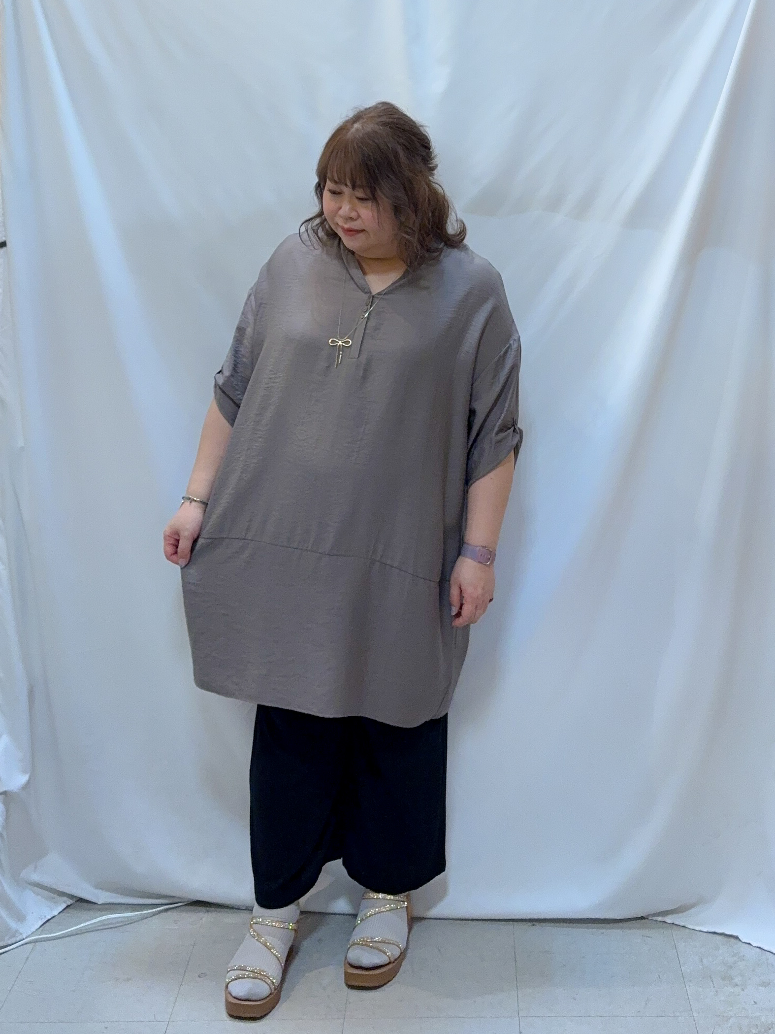 kotoさんさんの「SHOO･LA･RUE｜【S-LL/洗濯後しわになりにくい】ゆるっと体型カバー 7分袖コクーンチュニック」を使ったコーディネート