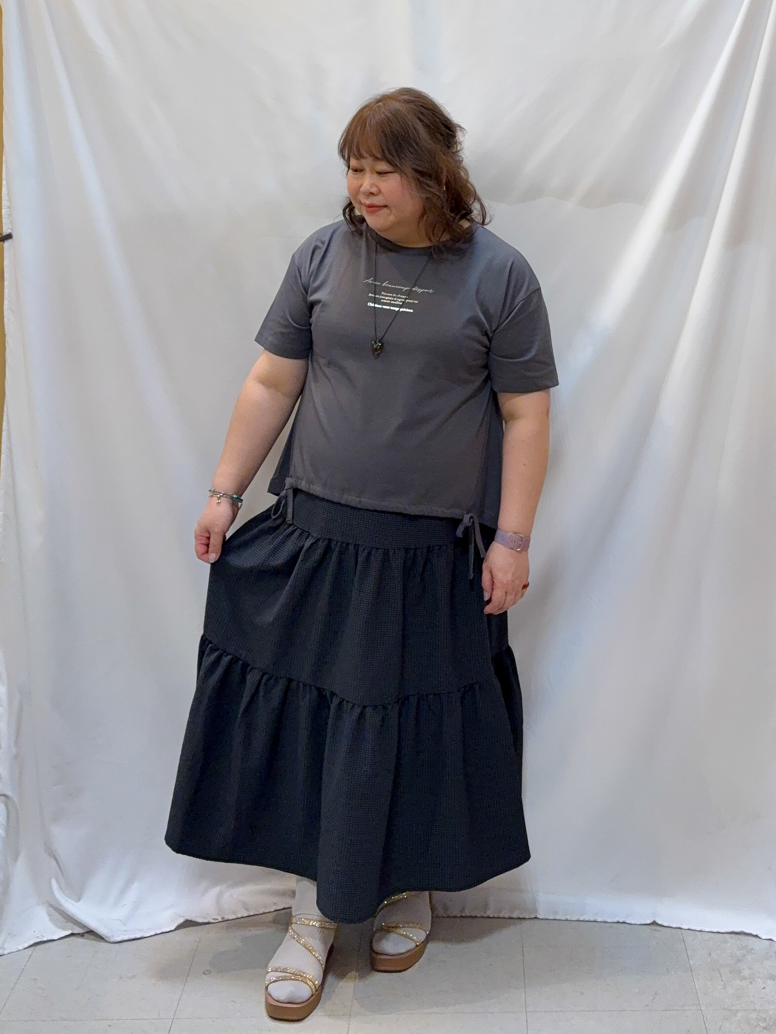 kotoさんさんの「SHOO･LA･RUE｜【洗濯機可/体型カバー】プリントデザインが目を惹く 裾シャーリングTシャツ」を使ったコーディネート