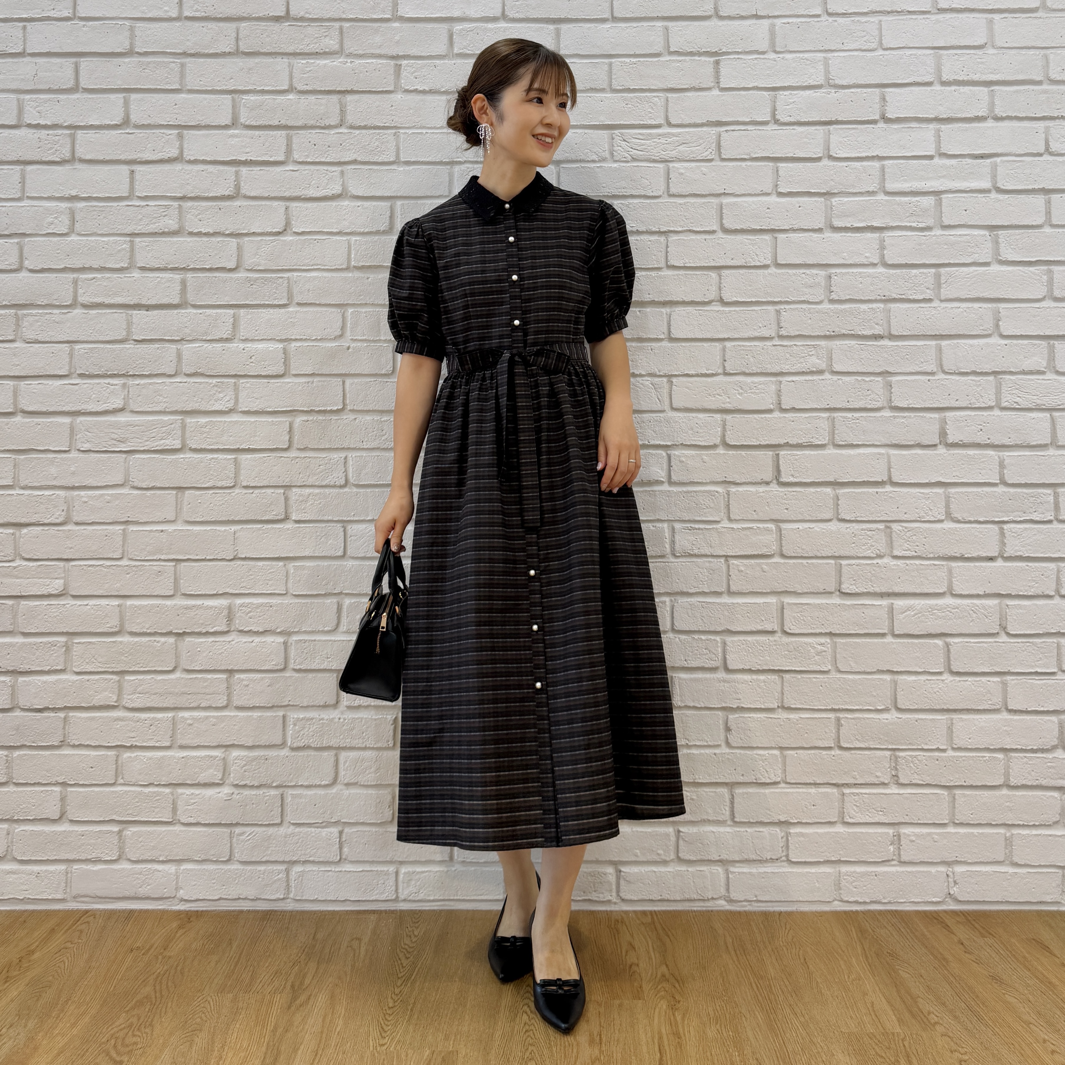 makiさんの「Couture brooch｜【大人の甘辛バランス】チェック柄ワンピース」を使ったコーディネート