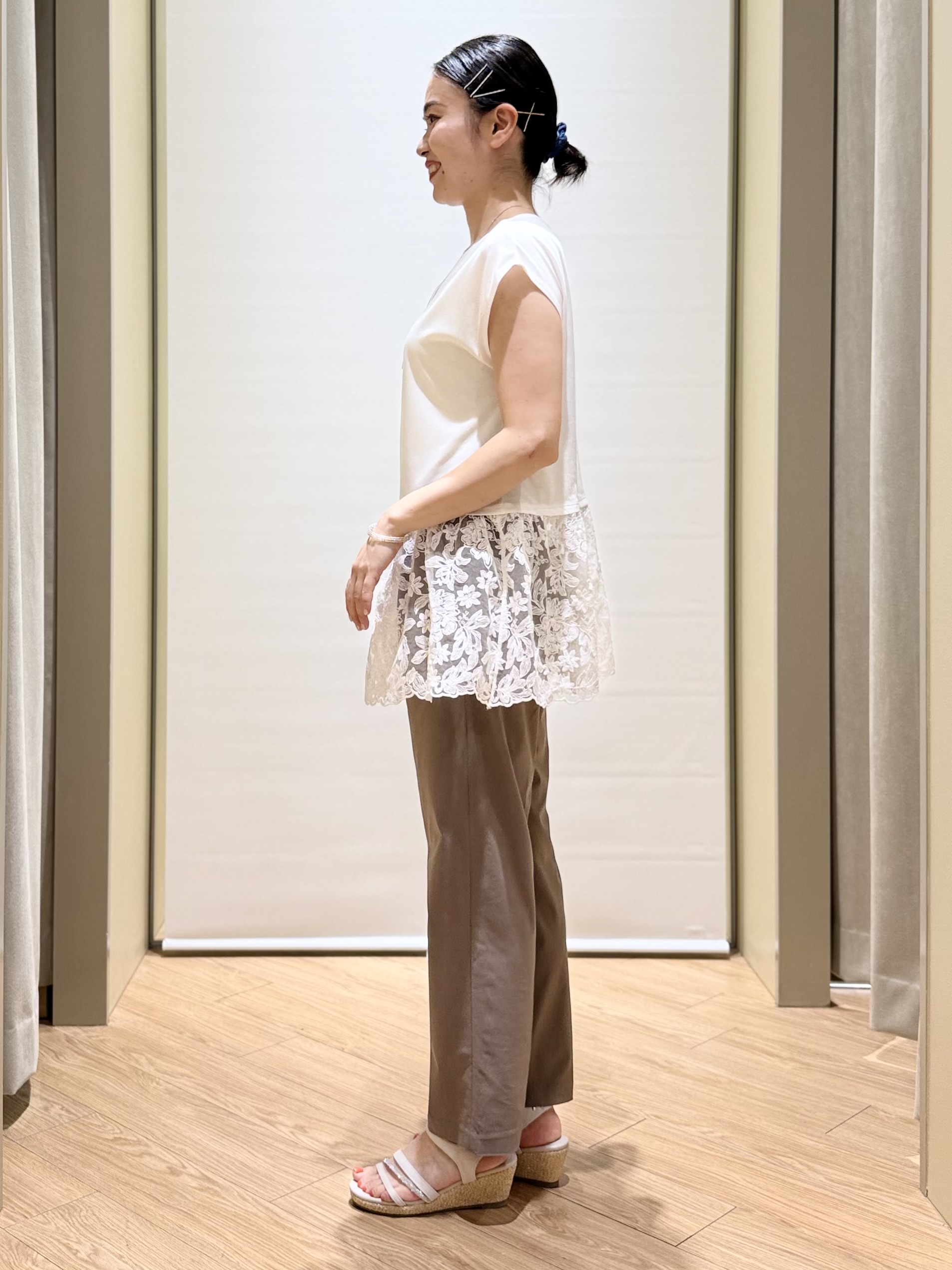 あんりさんの「grove｜【体型カバー】刺繍チュールレースドッキングカットソー」を使ったコーディネート