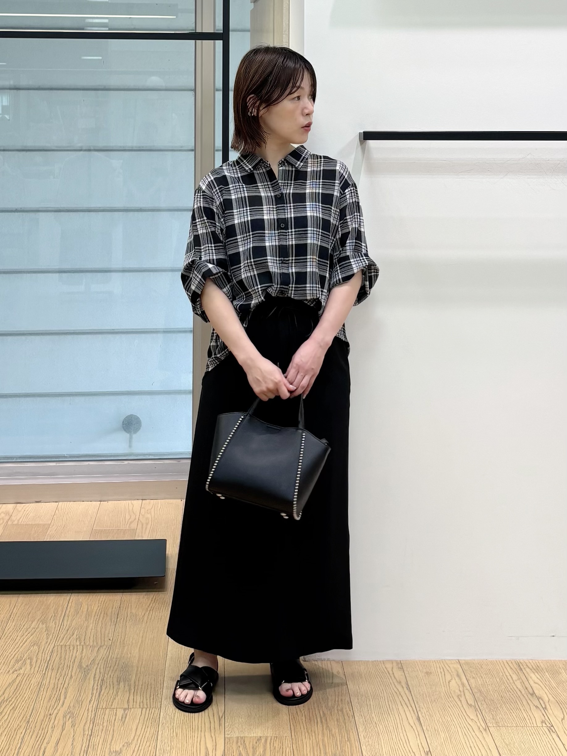 asamiさんの「INDIVI｜【コットン100％／透け感／2WAY】袖アレンジ チェックシャツ」を使ったコーディネート