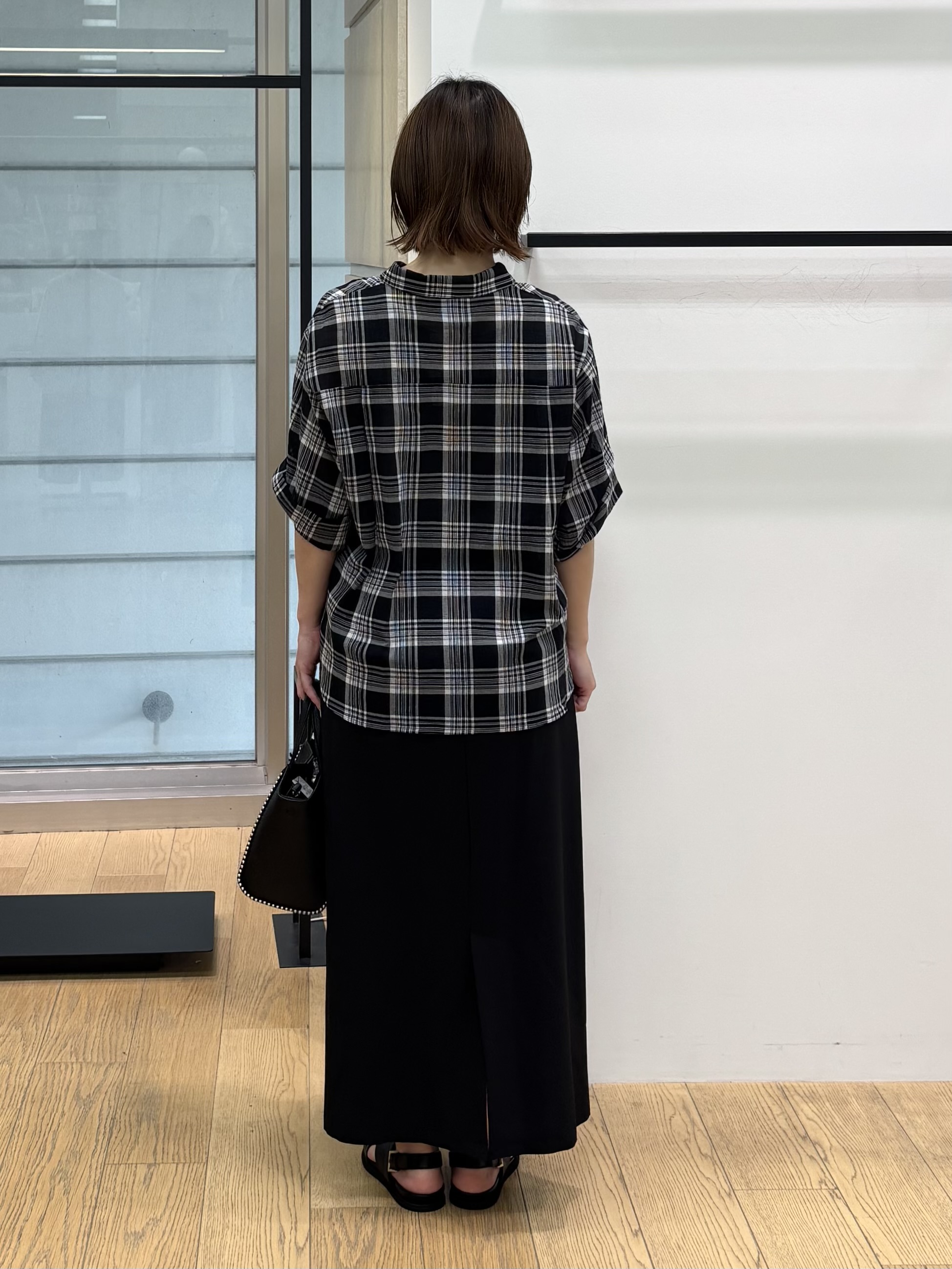 asamiさんの「INDIVI｜【コットン100％／透け感／2WAY】袖アレンジ チェックシャツ」を使ったコーディネート