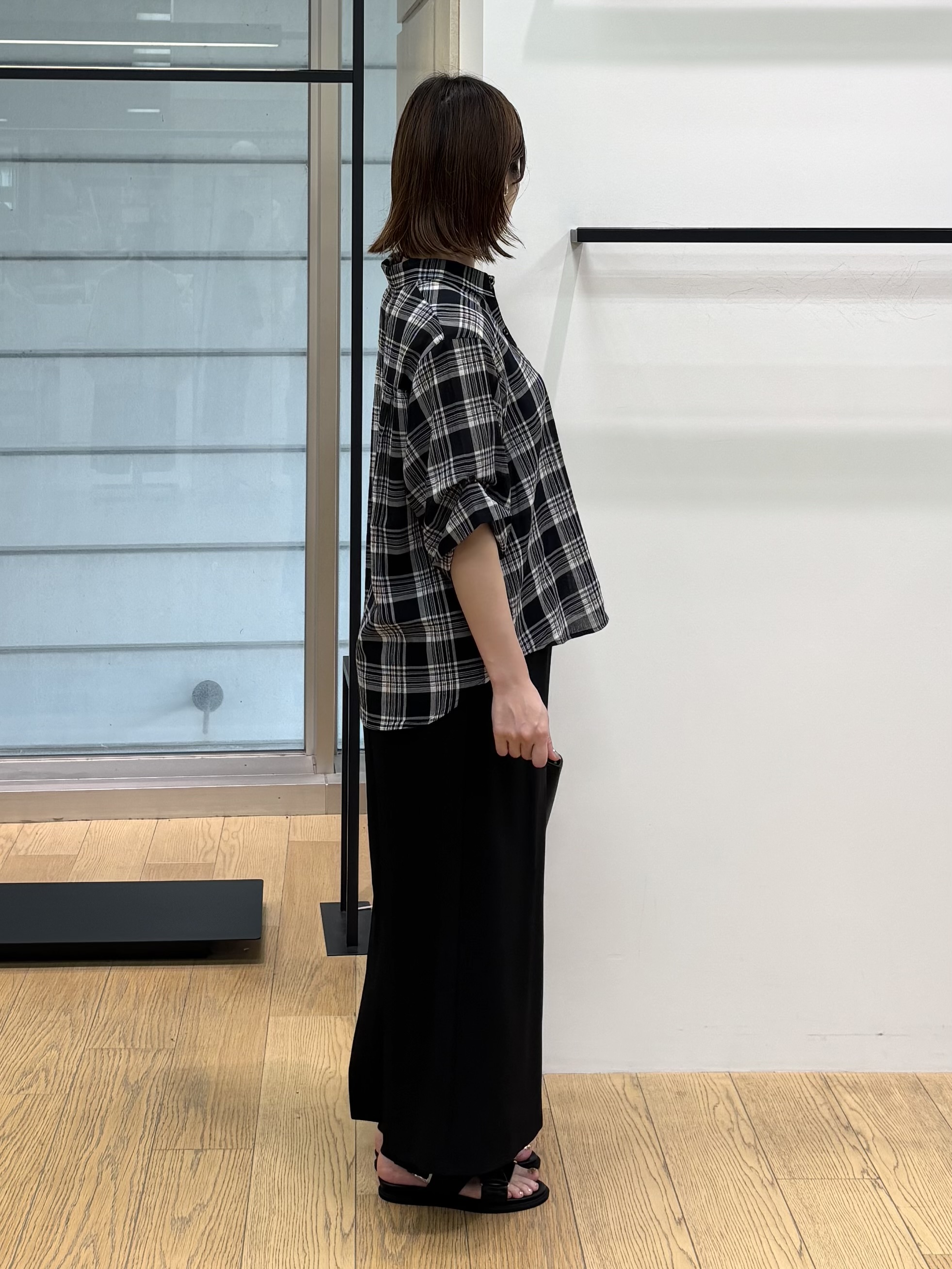 asamiさんの「INDIVI｜【コットン100％／透け感／2WAY】袖アレンジ チェックシャツ」を使ったコーディネート