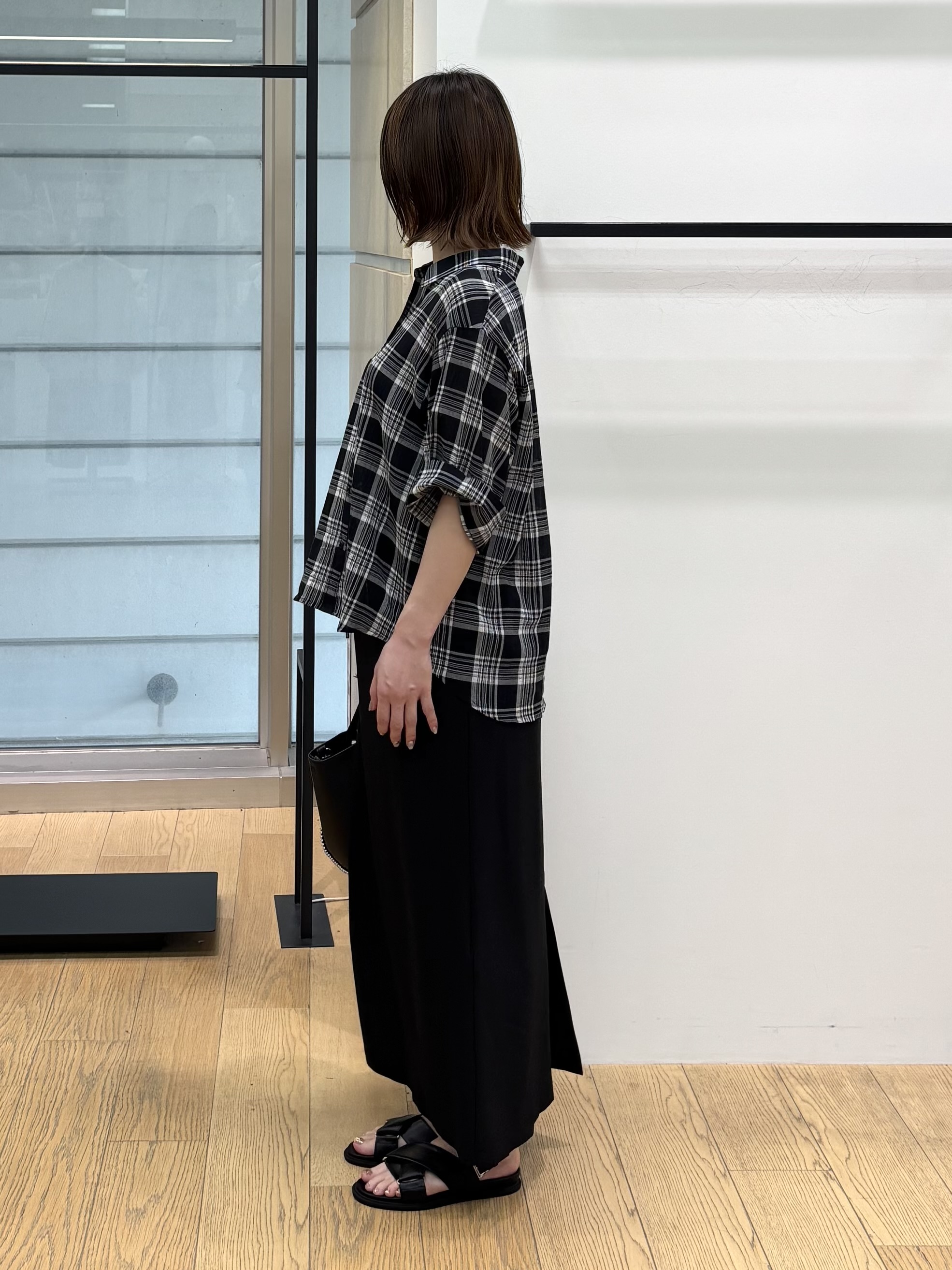 asamiさんの「INDIVI｜【コットン100％／透け感／2WAY】袖アレンジ チェックシャツ」を使ったコーディネート